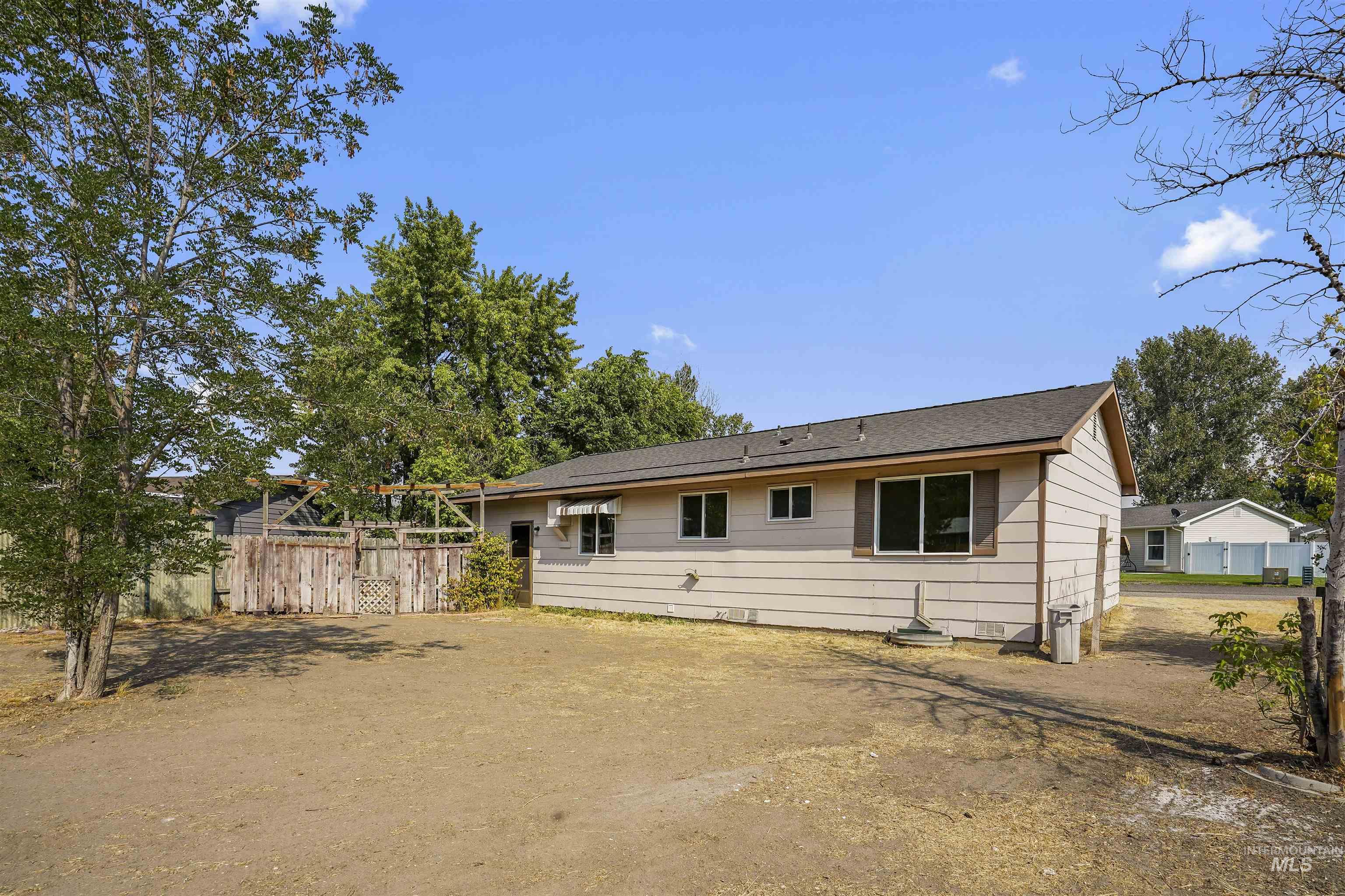 624 Sharon Street, Rupert, Idaho 83350, 2 Bedrooms, 1 Bathroom, Residential For Sale, Price $230,000, 98996925