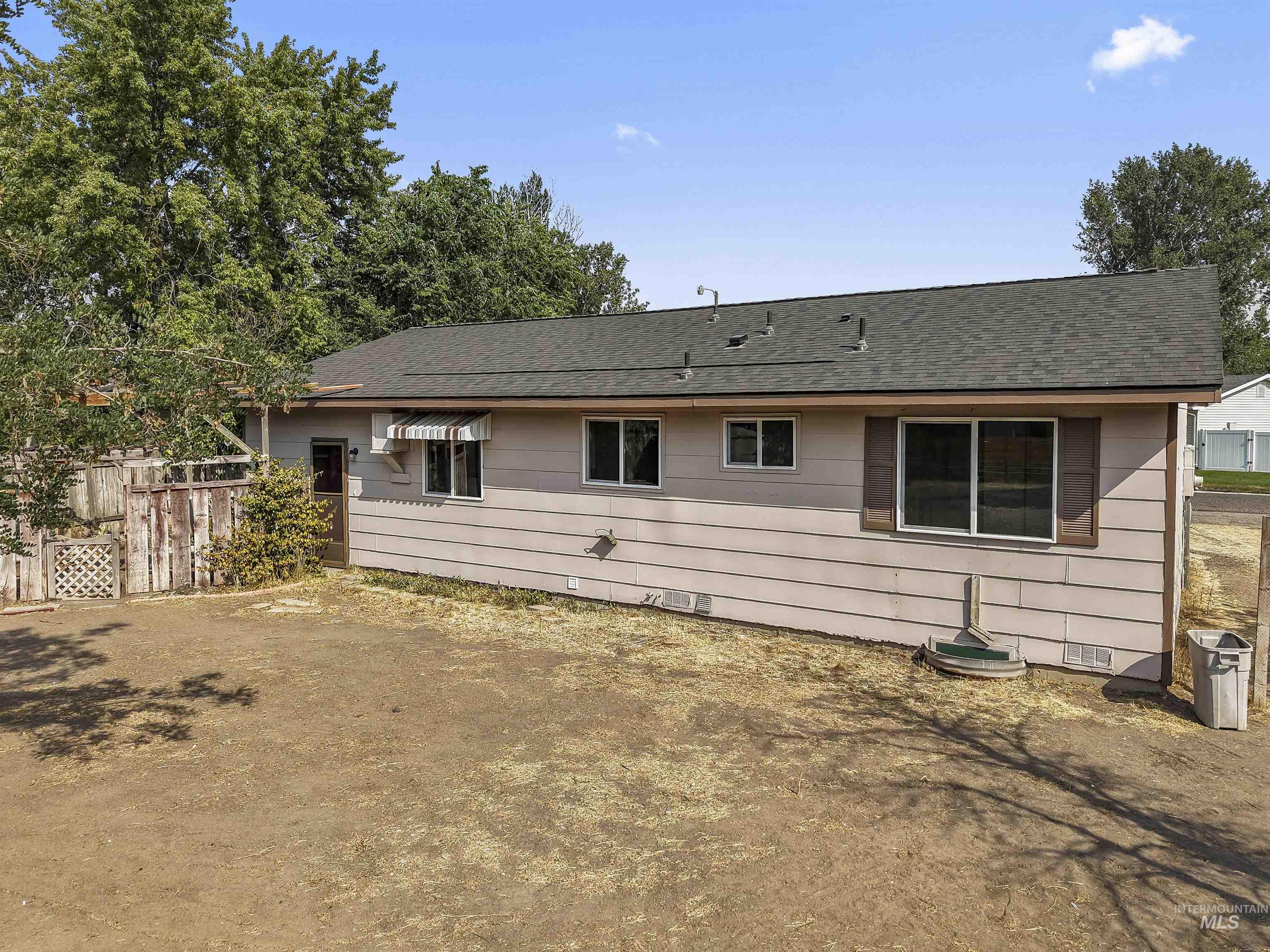 624 Sharon Street, Rupert, Idaho 83350, 2 Bedrooms, 1 Bathroom, Residential For Sale, Price $230,000, 98996925