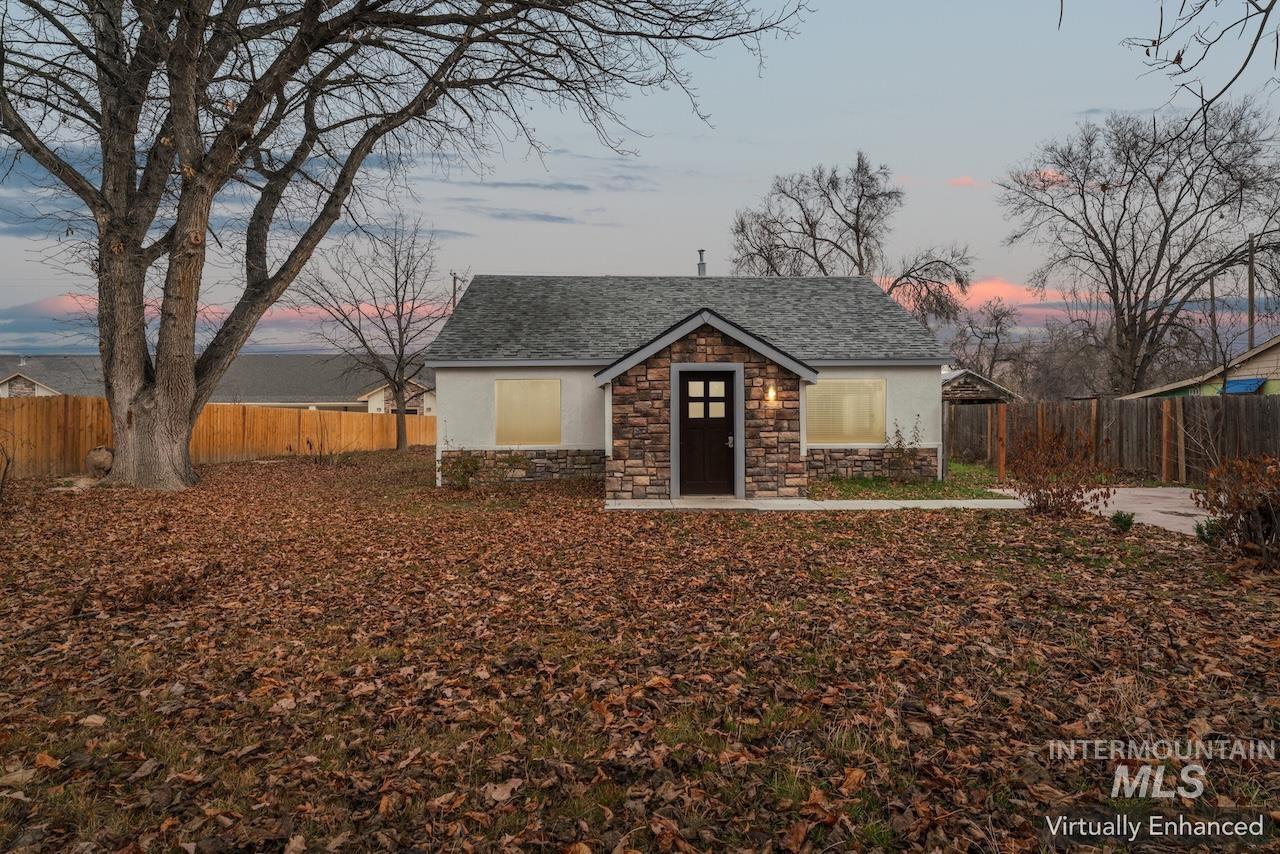 317 E Ithaca Street, Caldwell, Idaho 83605, 6 Bedrooms, 3 Bathrooms, Residential For Sale, Price $405,000,MLS 98996926