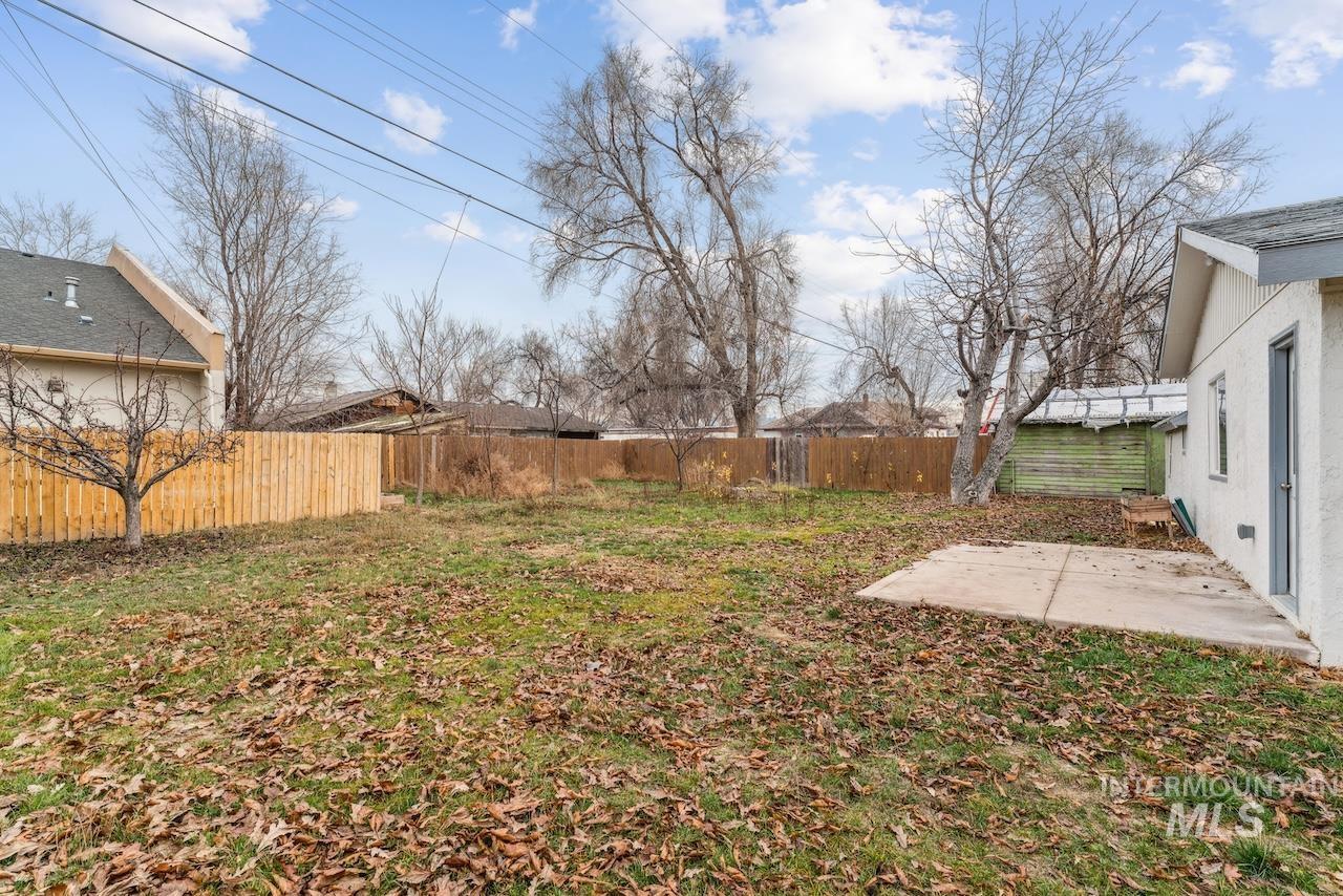 317 E Ithaca Street, Caldwell, Idaho 83605, 6 Bedrooms, 3 Bathrooms, Residential For Sale, Price $405,000,MLS 98996926
