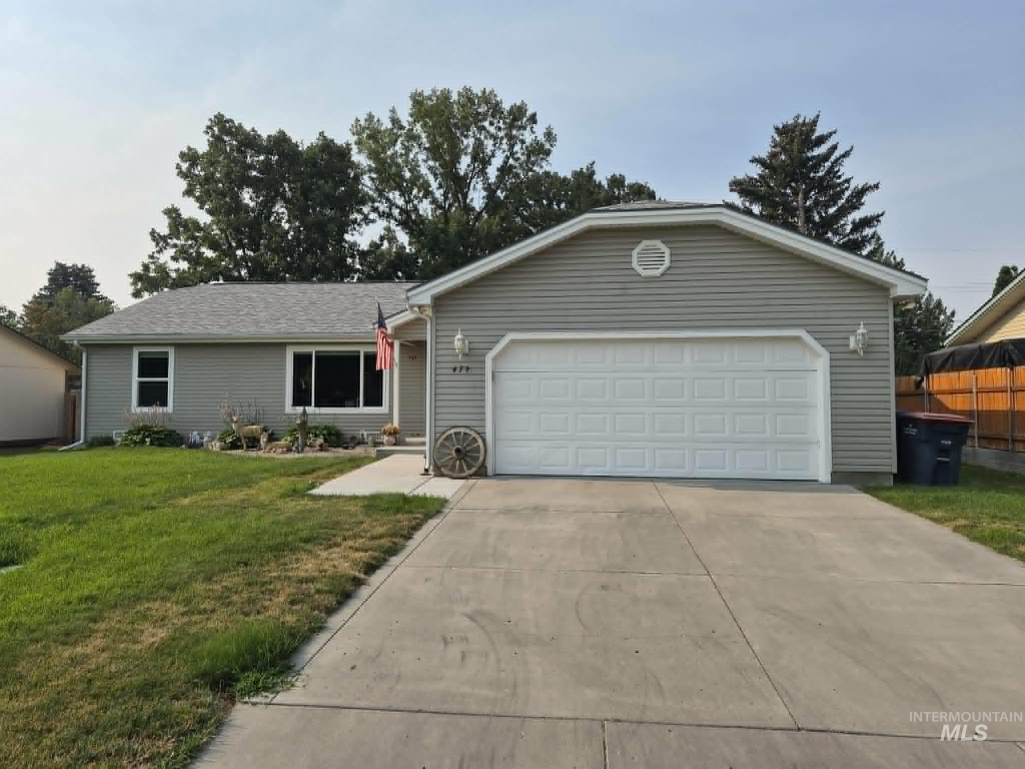 479 Crestview Dr., Twin Falls, Idaho 83301, 5 Bedrooms, 2 Bathrooms, Residential For Sale, Price $459,900,MLS 98996928