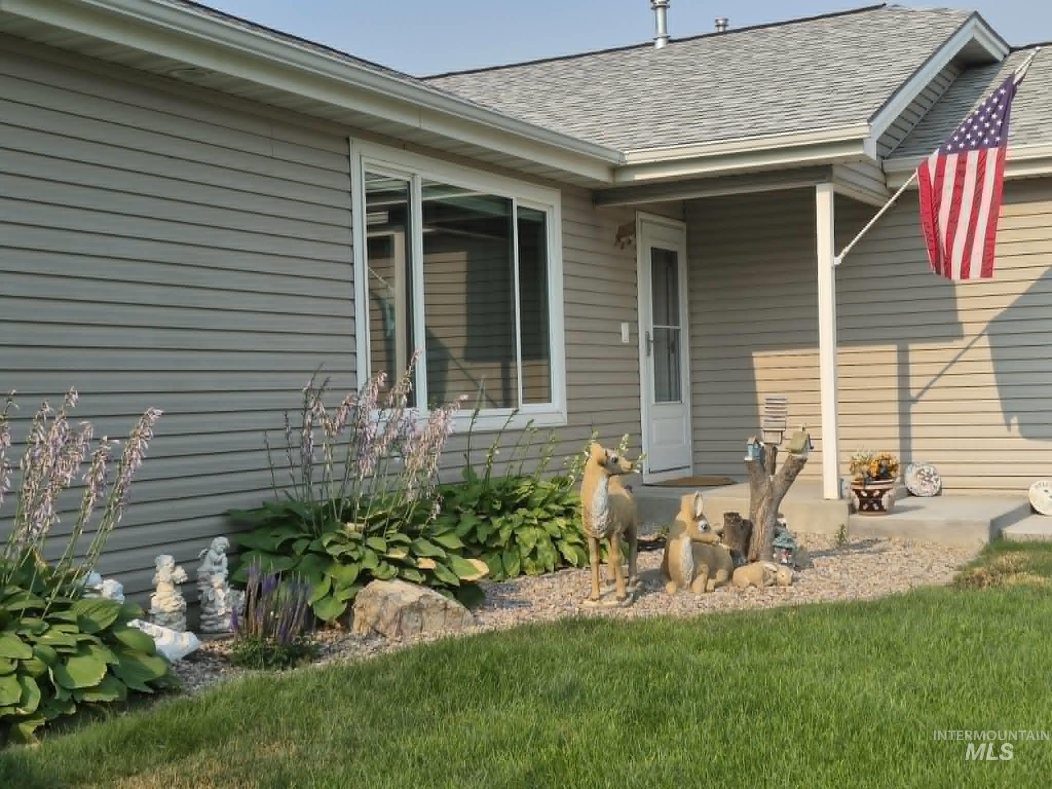 479 Crestview Dr., Twin Falls, Idaho 83301, 5 Bedrooms, 2 Bathrooms, Residential For Sale, Price $459,900,MLS 98996928