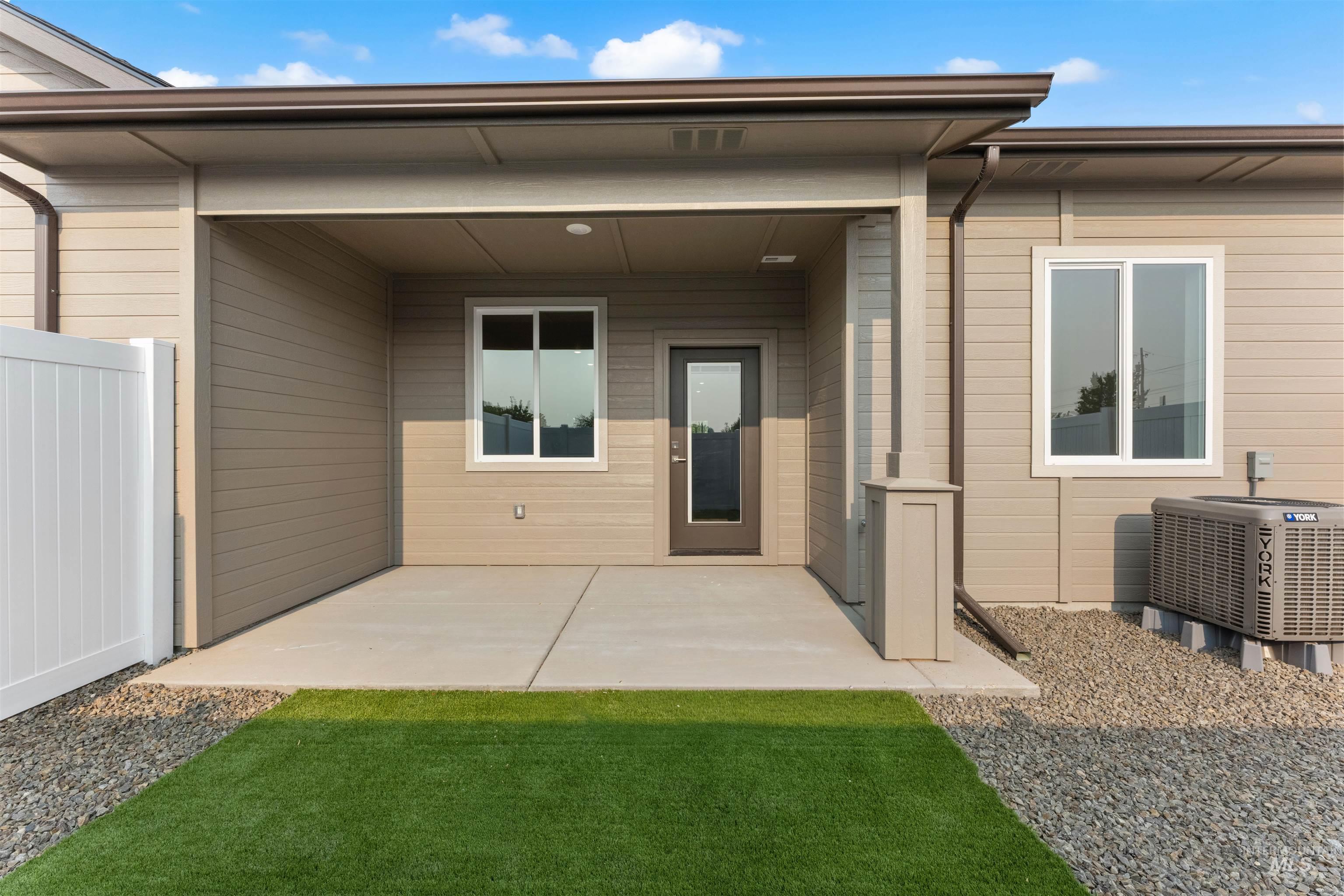 2359 S Bayne Lane, Nampa, Idaho 83686, 2 Bedrooms, 2 Bathrooms, Residential For Sale, Price $330,900,MLS 98996929