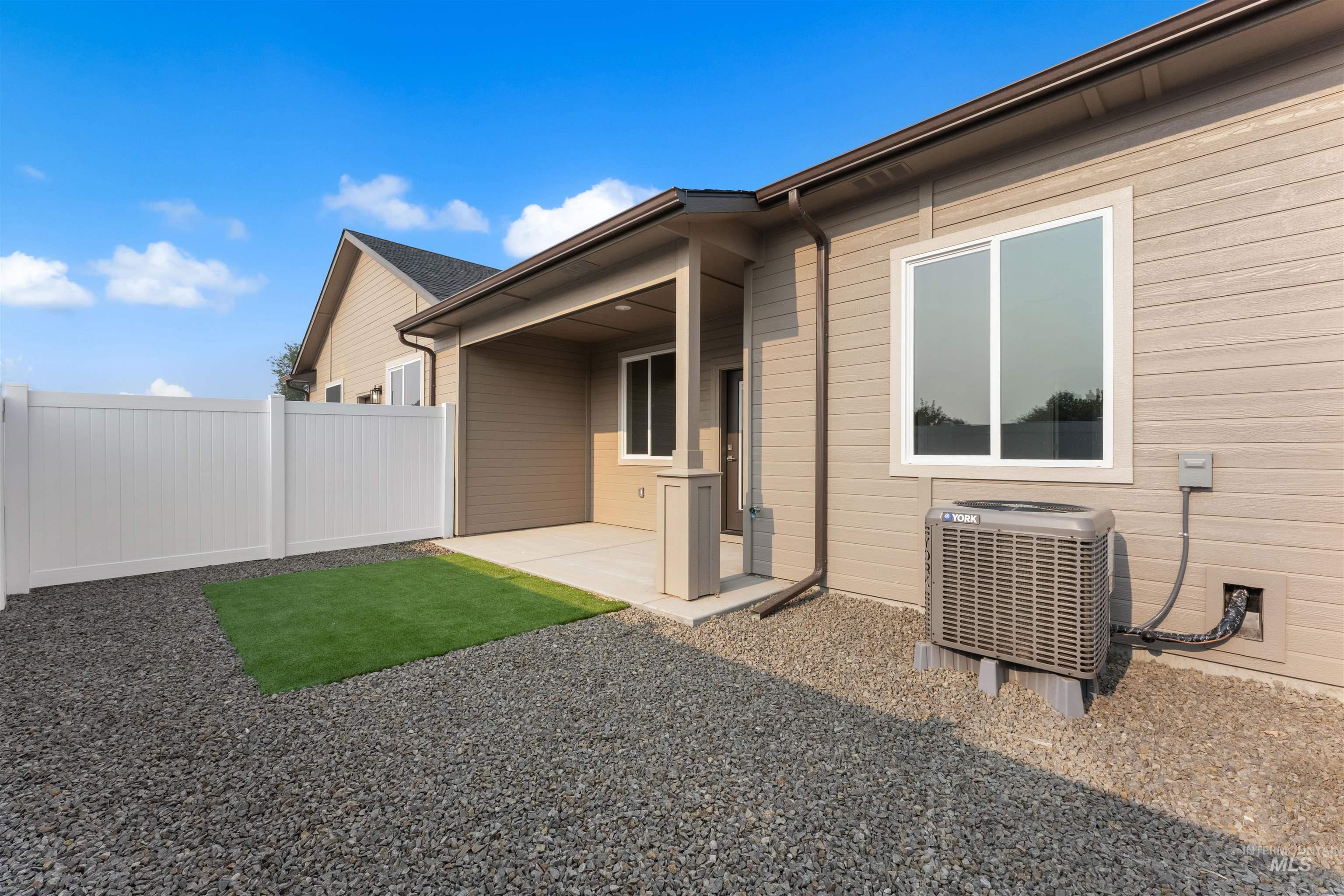 2359 S Bayne Lane, Nampa, Idaho 83686, 2 Bedrooms, 2 Bathrooms, Residential For Sale, Price $330,900,MLS 98996929