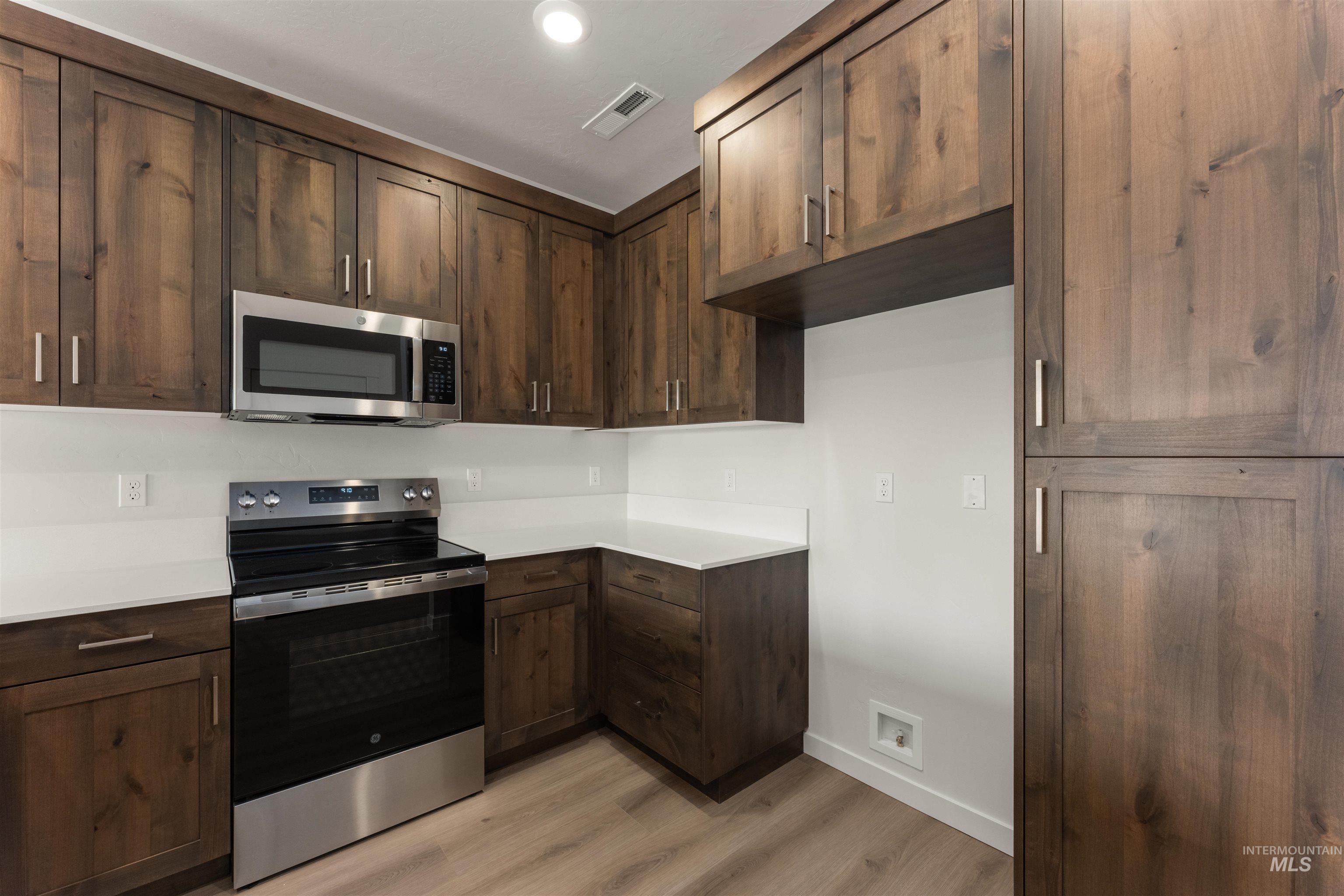 2359 S Bayne Lane, Nampa, Idaho 83686, 2 Bedrooms, 2 Bathrooms, Residential For Sale, Price $330,900,MLS 98996929