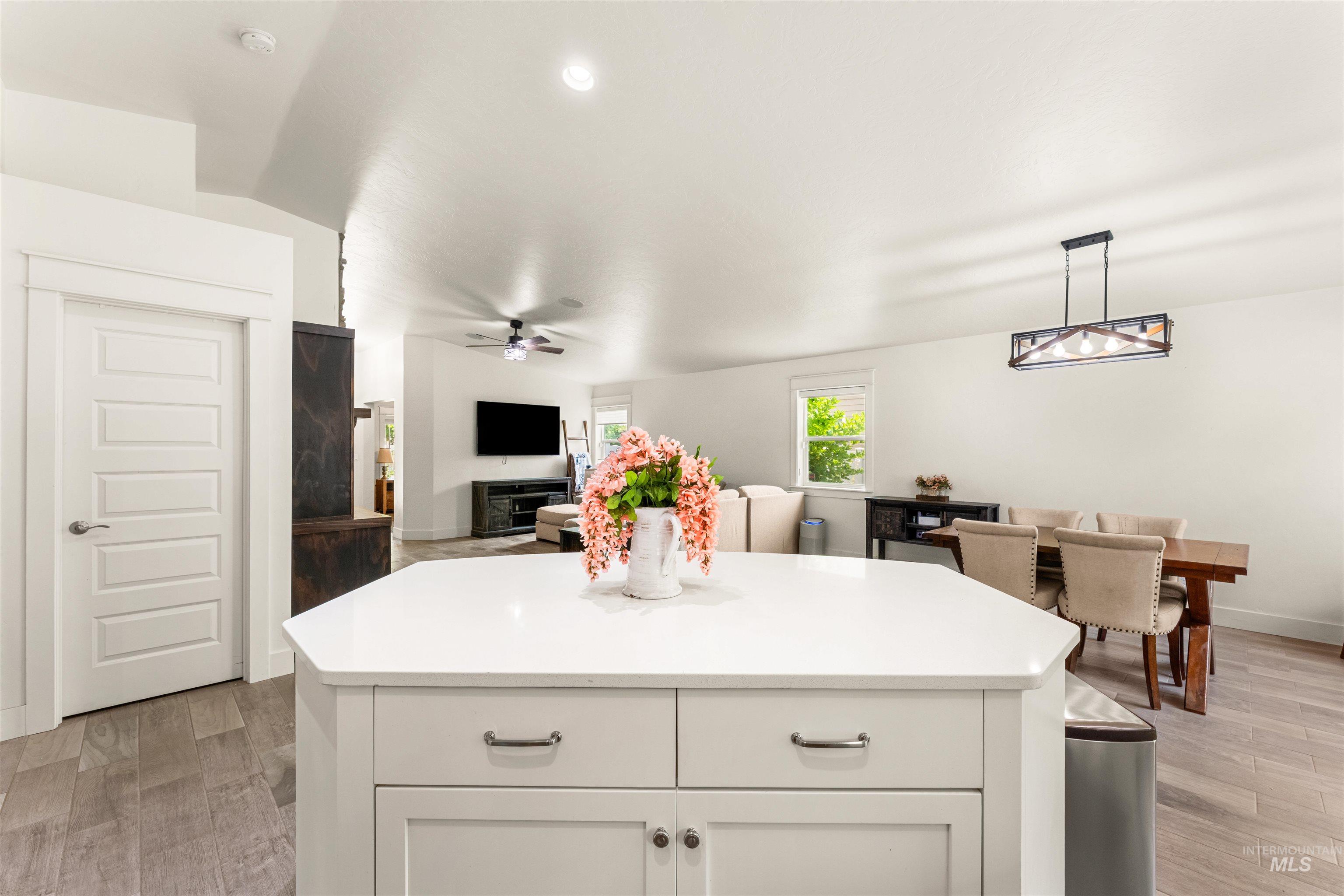 359 N Vandries Way, Eagle, Idaho 83616, 3 Bedrooms, 2 Bathrooms, Residential For Sale, Price $650,000,MLS 98996931