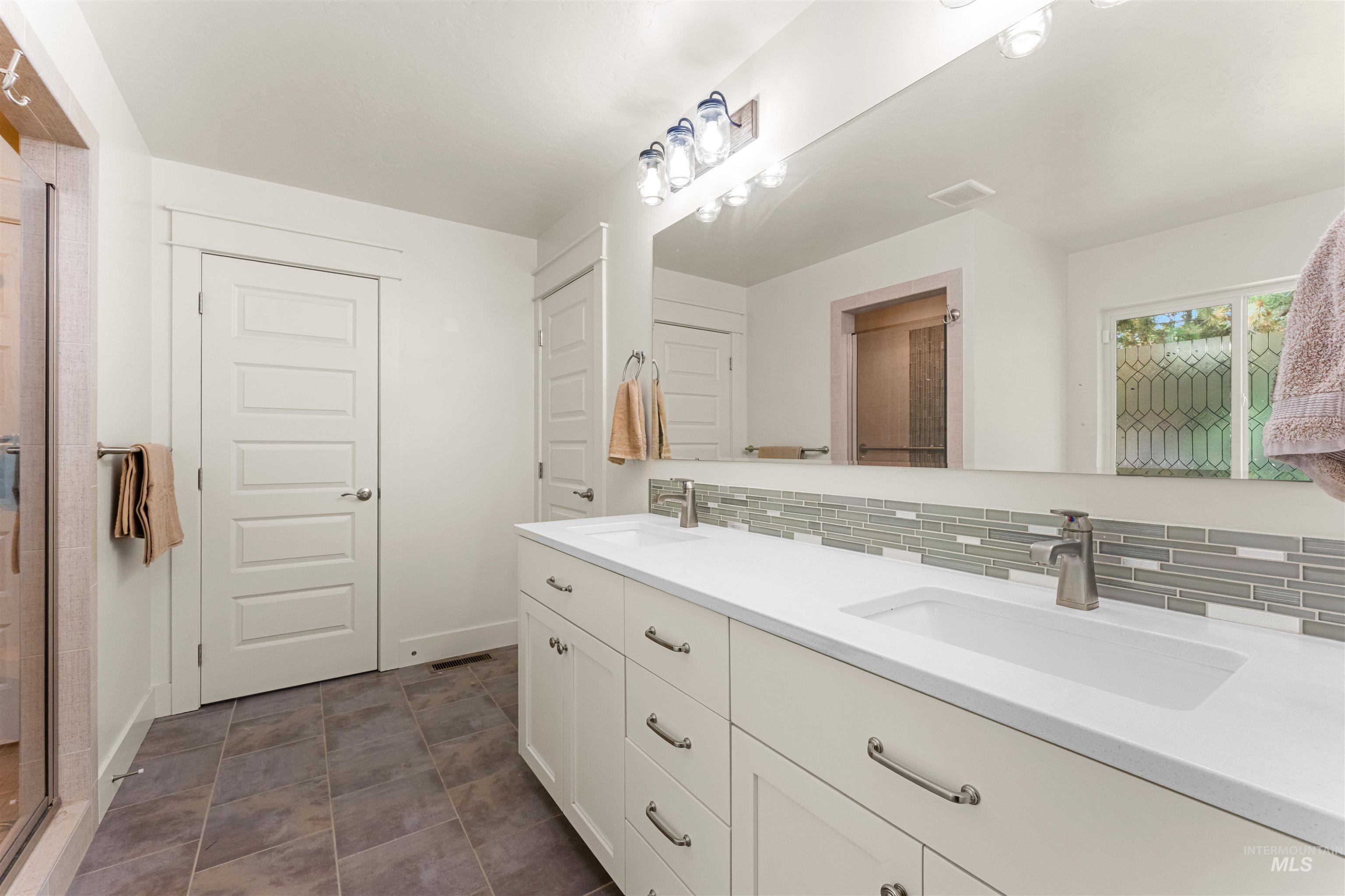 359 N Vandries Way, Eagle, Idaho 83616, 3 Bedrooms, 2 Bathrooms, Residential For Sale, Price $650,000,MLS 98996931