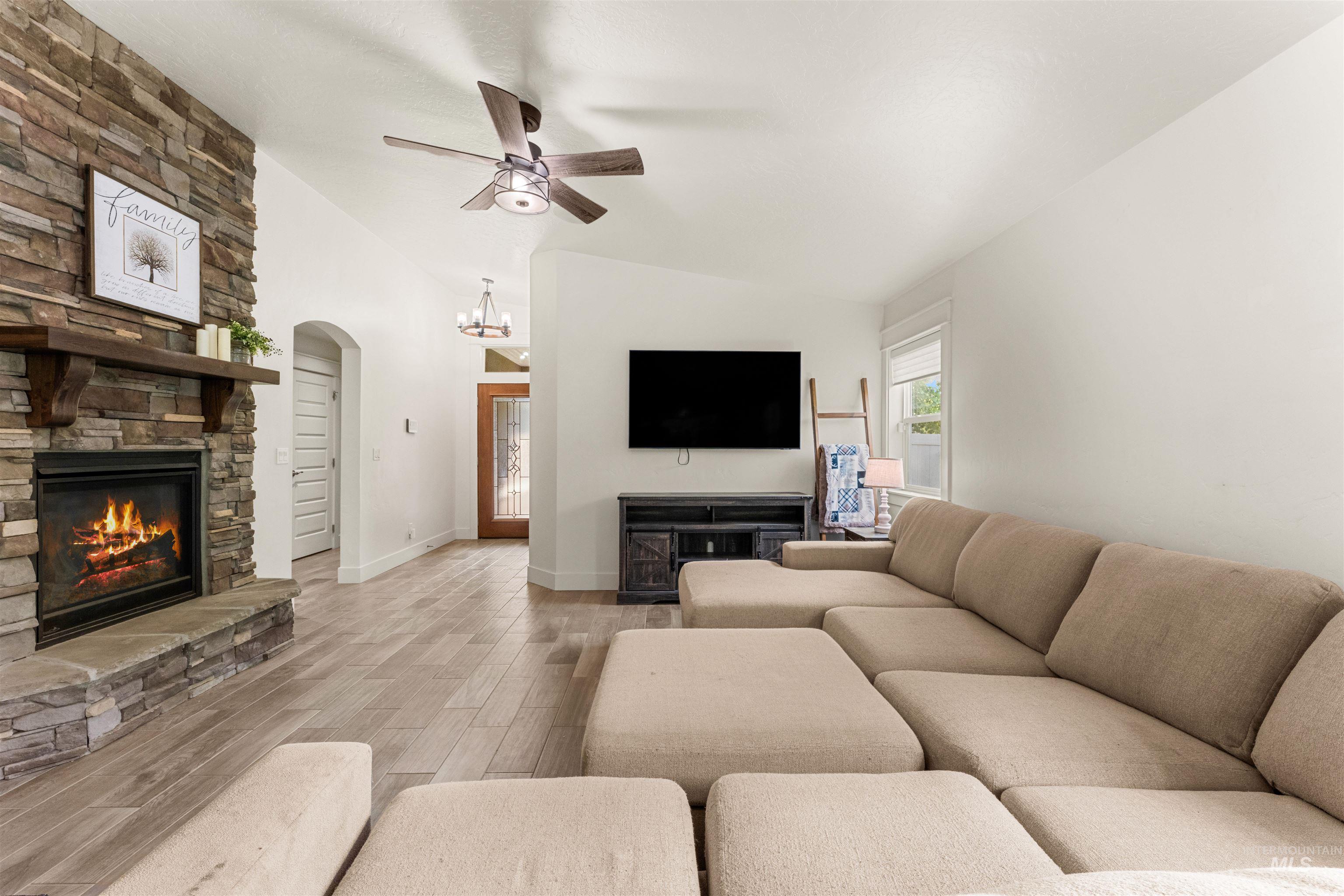 359 N Vandries Way, Eagle, Idaho 83616, 3 Bedrooms, 2 Bathrooms, Residential For Sale, Price $650,000,MLS 98996931