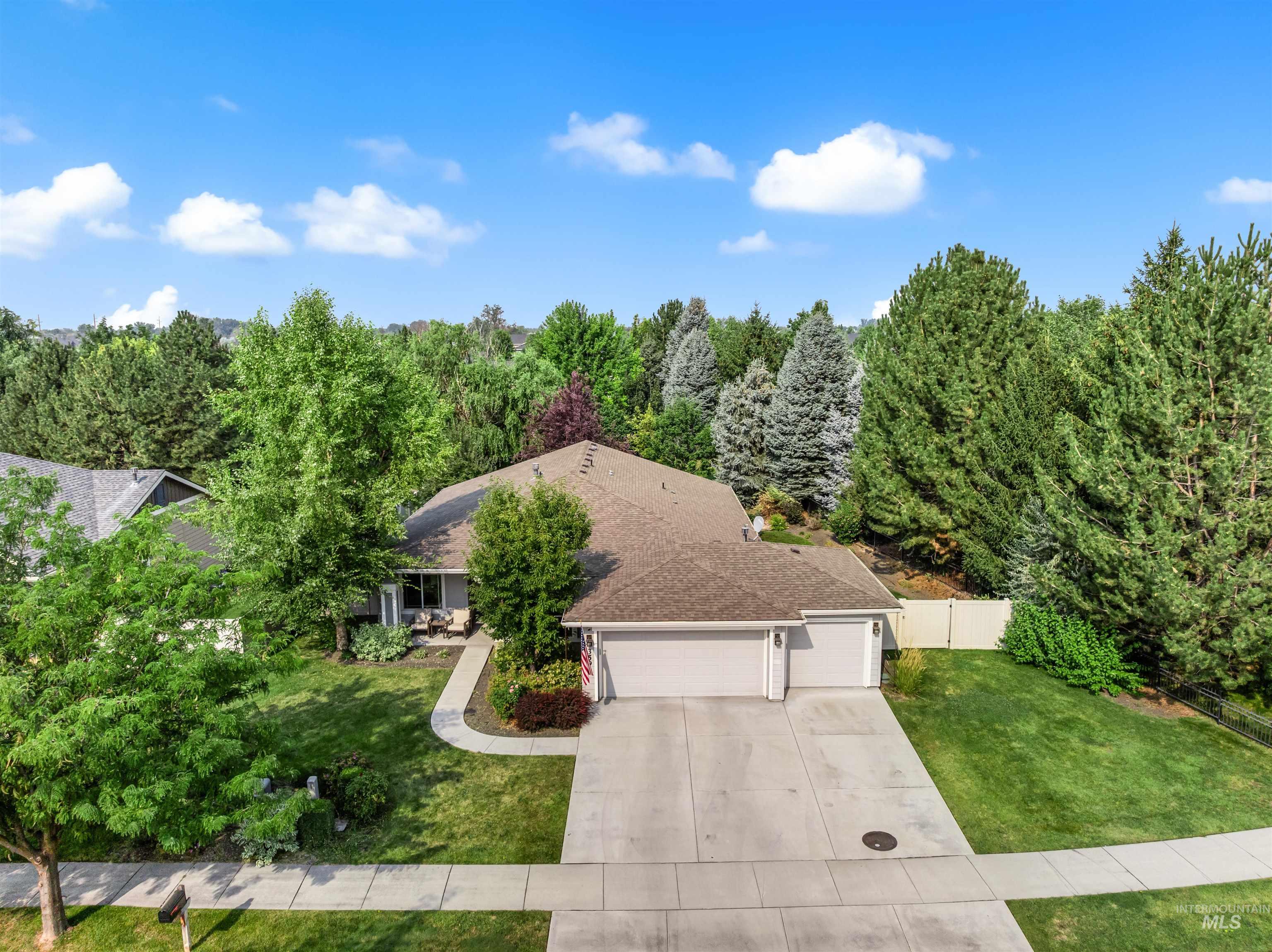 359 N Vandries Way, Eagle, Idaho 83616, 3 Bedrooms, 2 Bathrooms, Residential For Sale, Price $650,000,MLS 98996931