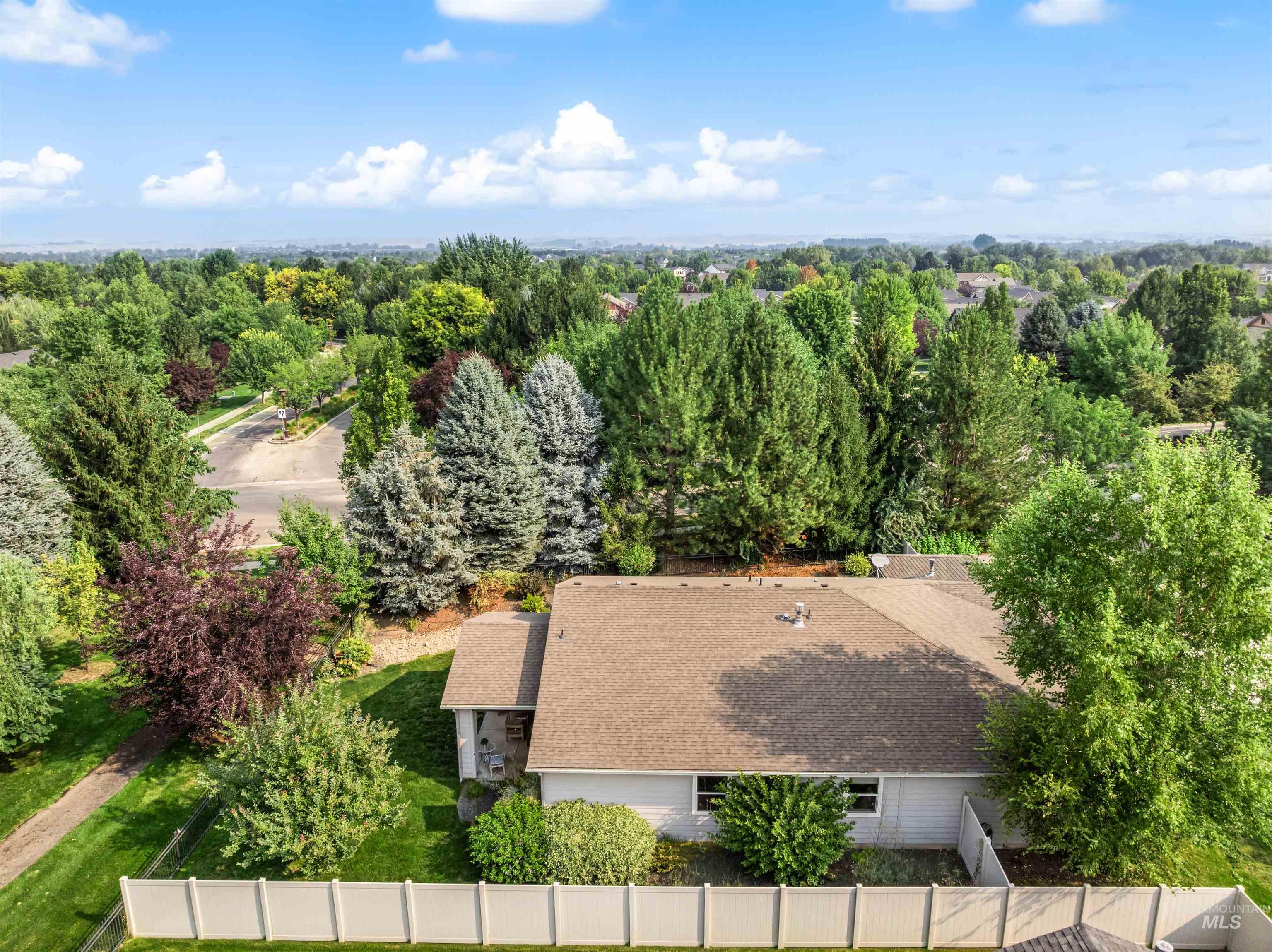 359 N Vandries Way, Eagle, Idaho 83616, 3 Bedrooms, 2 Bathrooms, Residential For Sale, Price $650,000,MLS 98996931