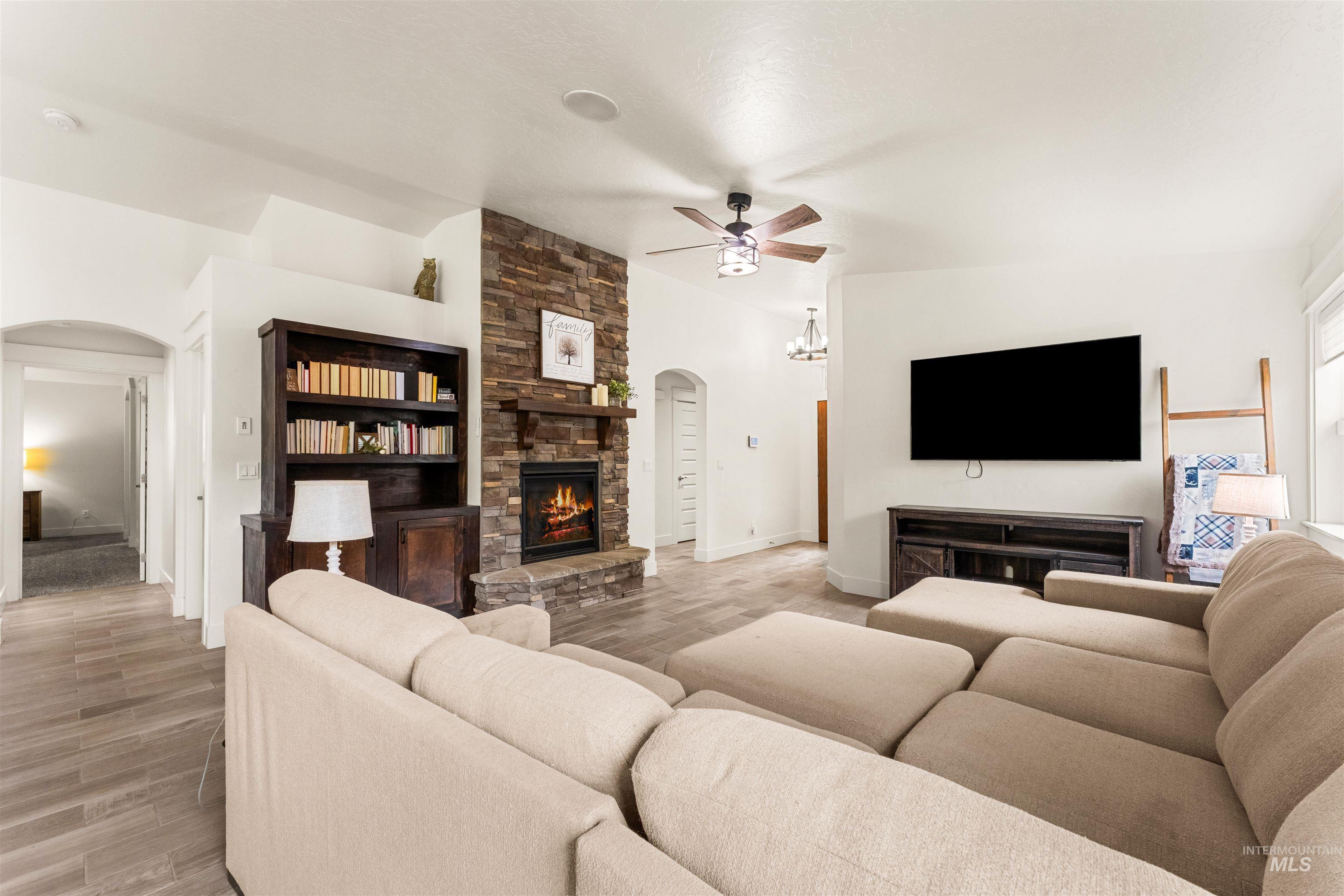 359 N Vandries Way, Eagle, Idaho 83616, 3 Bedrooms, 2 Bathrooms, Residential For Sale, Price $650,000,MLS 98996931