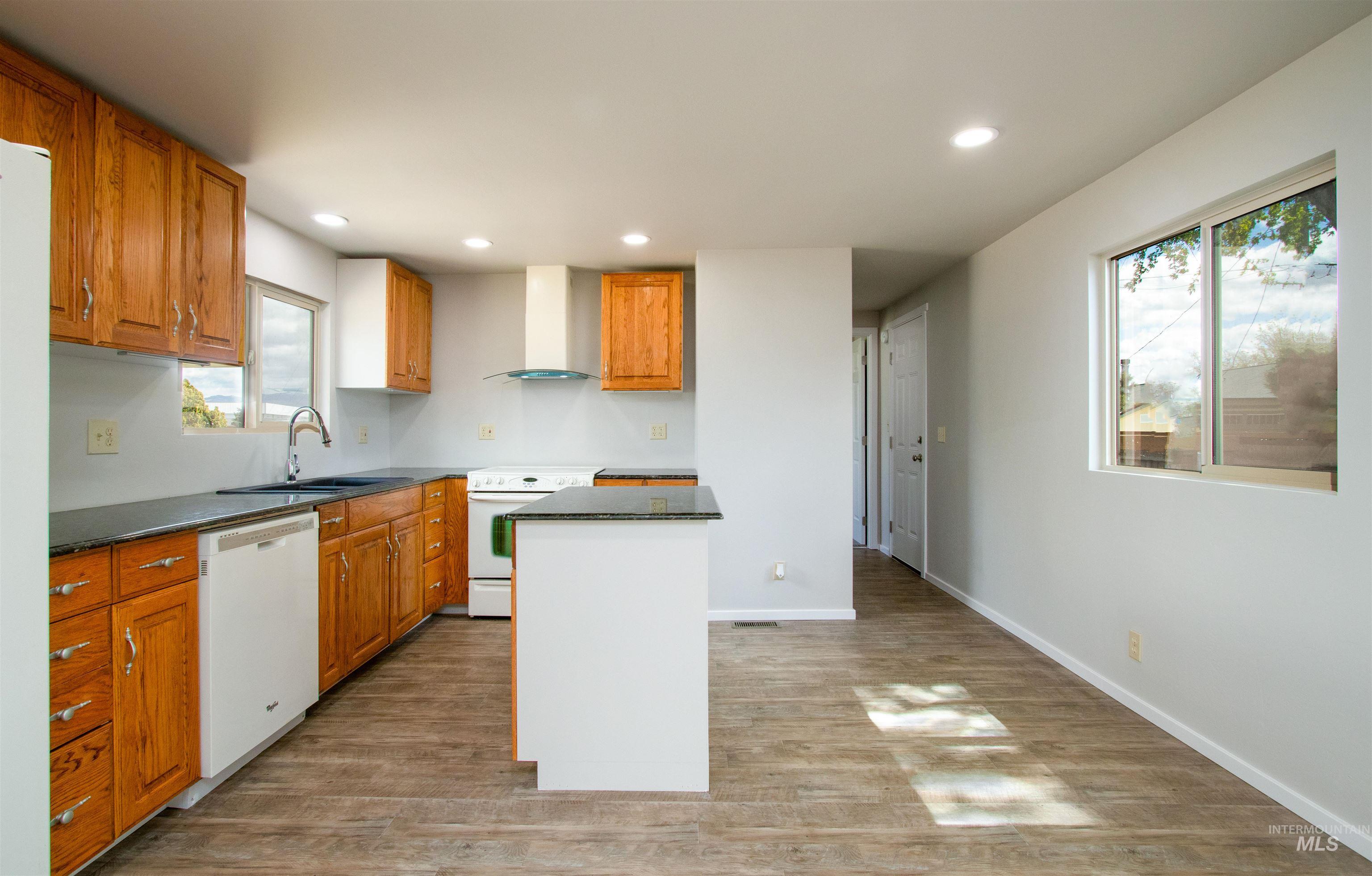2270 Skillern Dr., Boise, Idaho 83709, 3 Bedrooms, 2 Bathrooms, Residential For Sale, Price $279,900,MLS 98996937