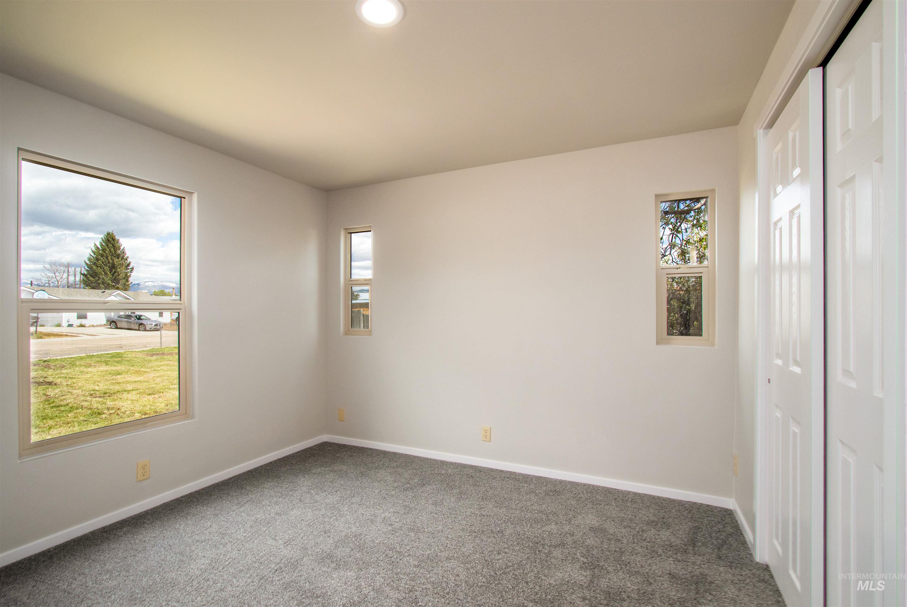 2270 Skillern Dr., Boise, Idaho 83709, 3 Bedrooms, 2 Bathrooms, Residential For Sale, Price $279,900,MLS 98996937