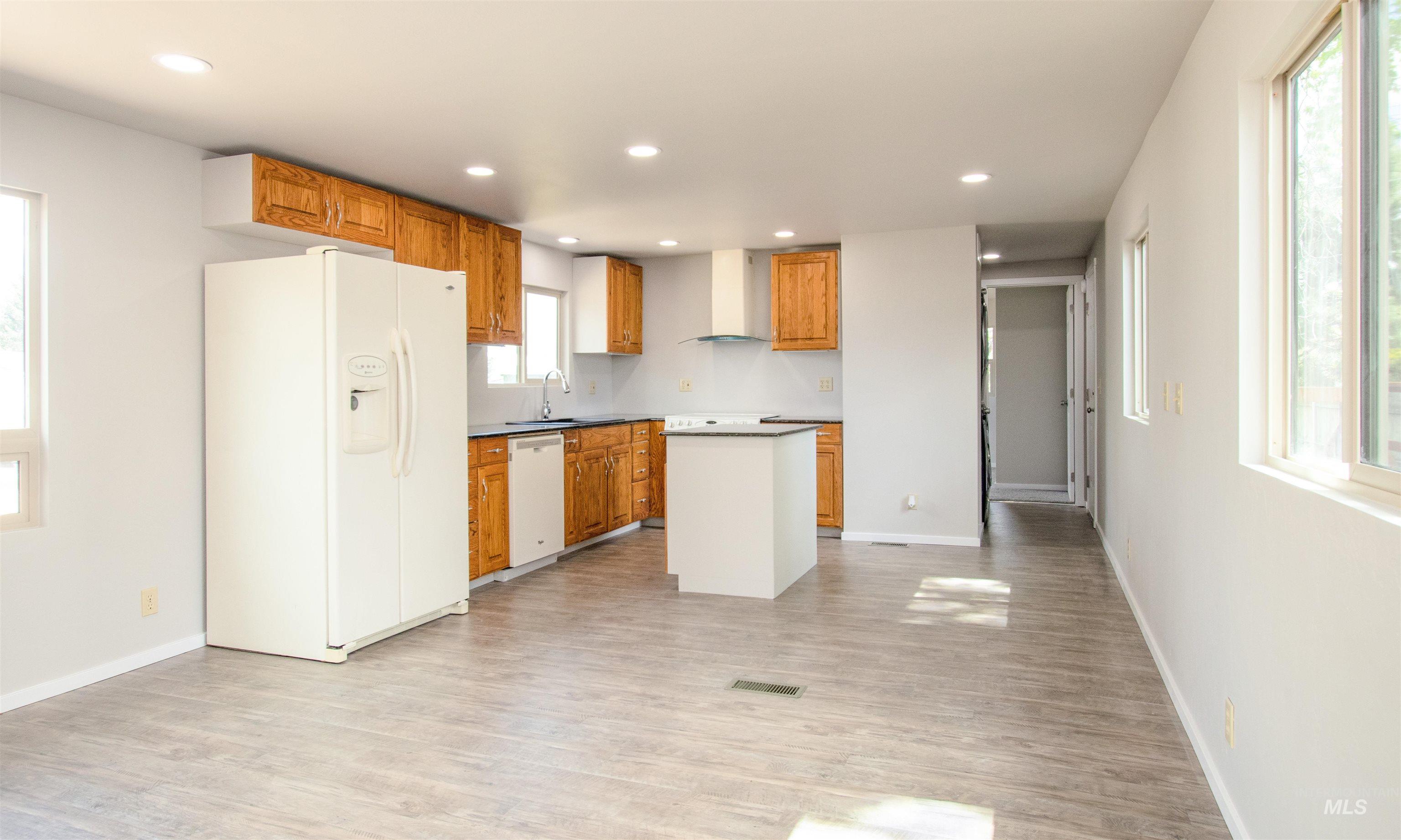 2270 Skillern Dr., Boise, Idaho 83709, 3 Bedrooms, 2 Bathrooms, Residential For Sale, Price $279,900,MLS 98996937
