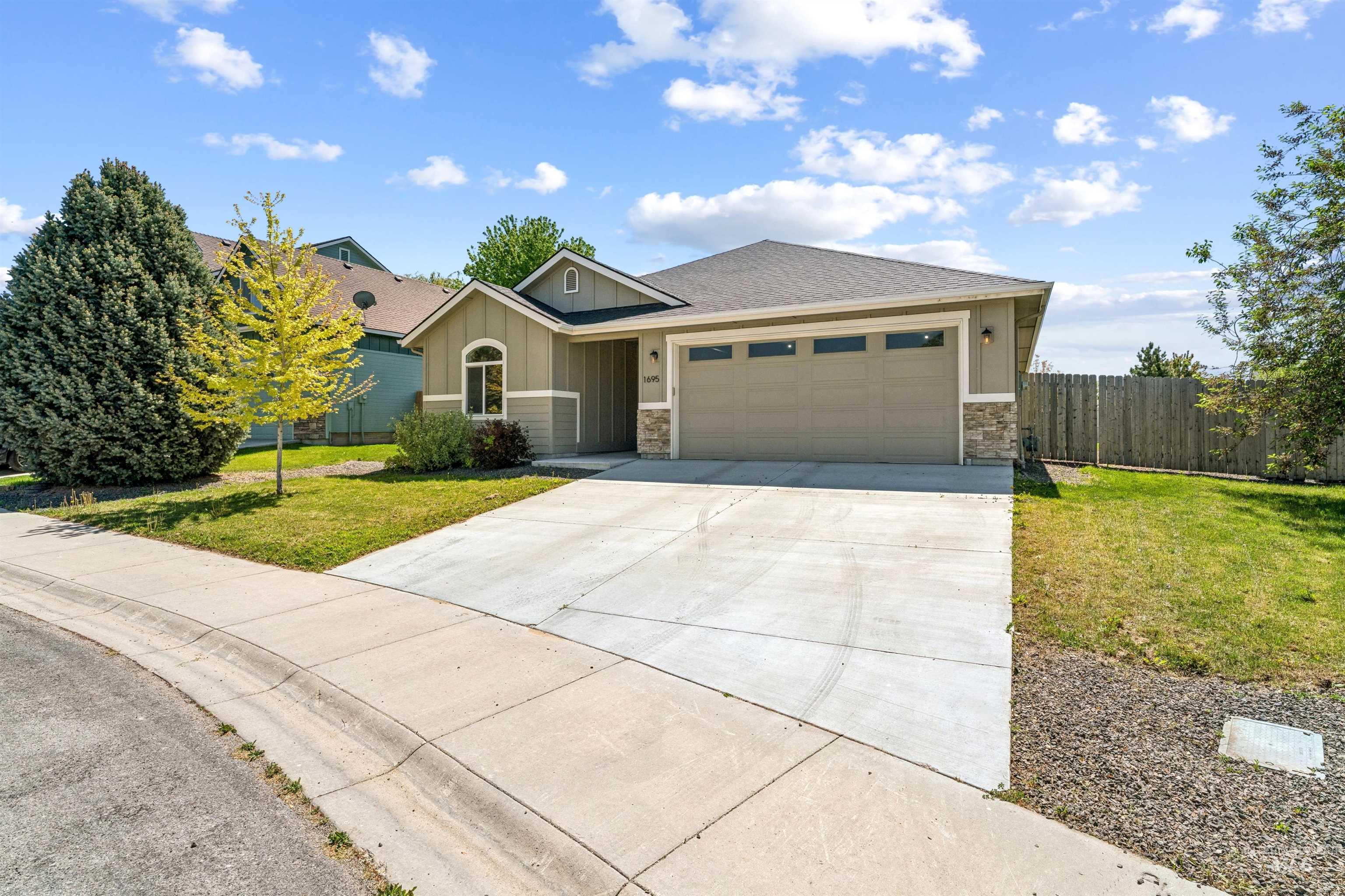 1695 W Afton St, Kuna, Idaho 83634, 3 Bedrooms, 2 Bathrooms, Residential Income For Sale, Price $441,000, 98996939