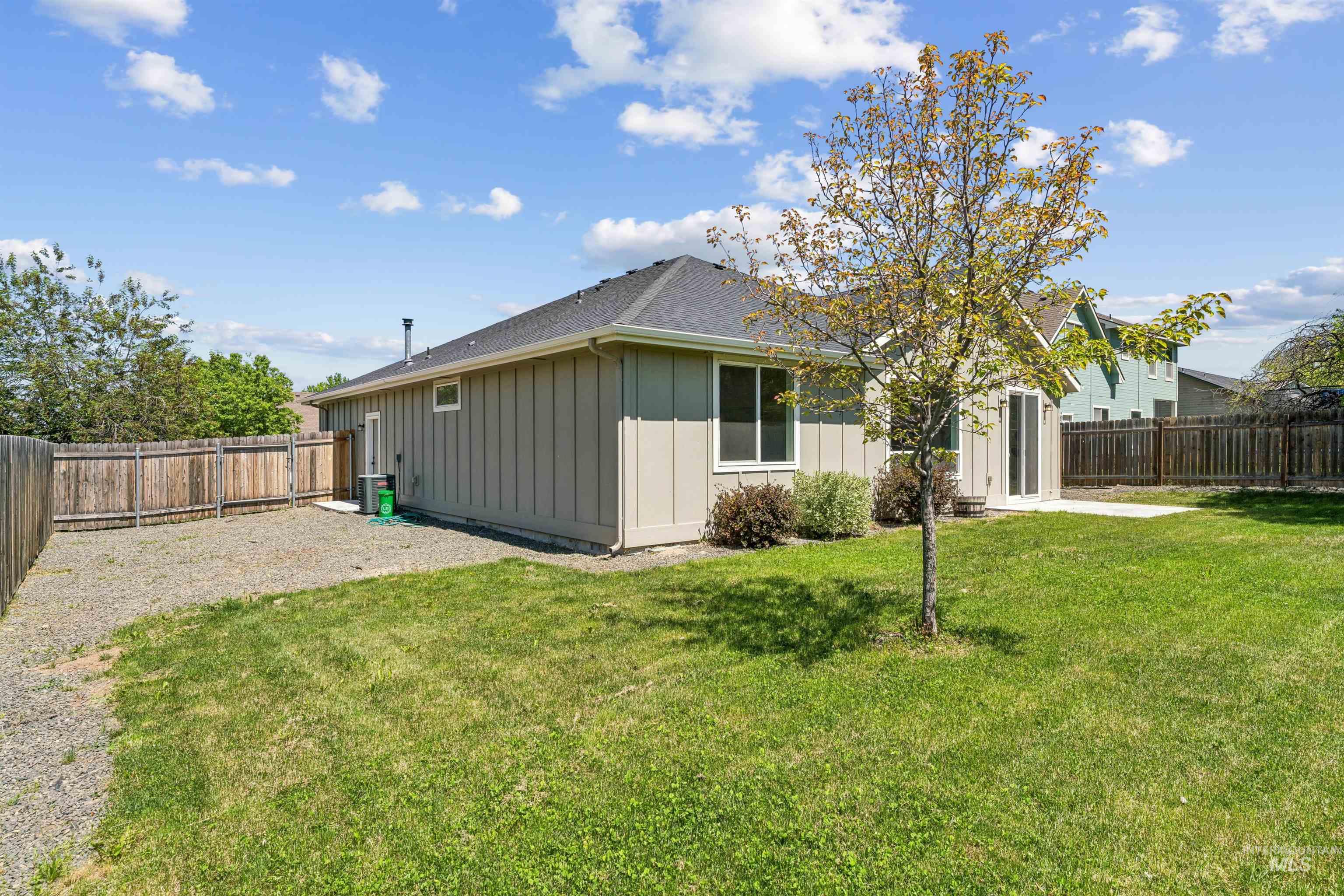 1695 W Afton St, Kuna, Idaho 83634, 3 Bedrooms, 2 Bathrooms, Residential Income For Sale, Price $441,000, 98996939
