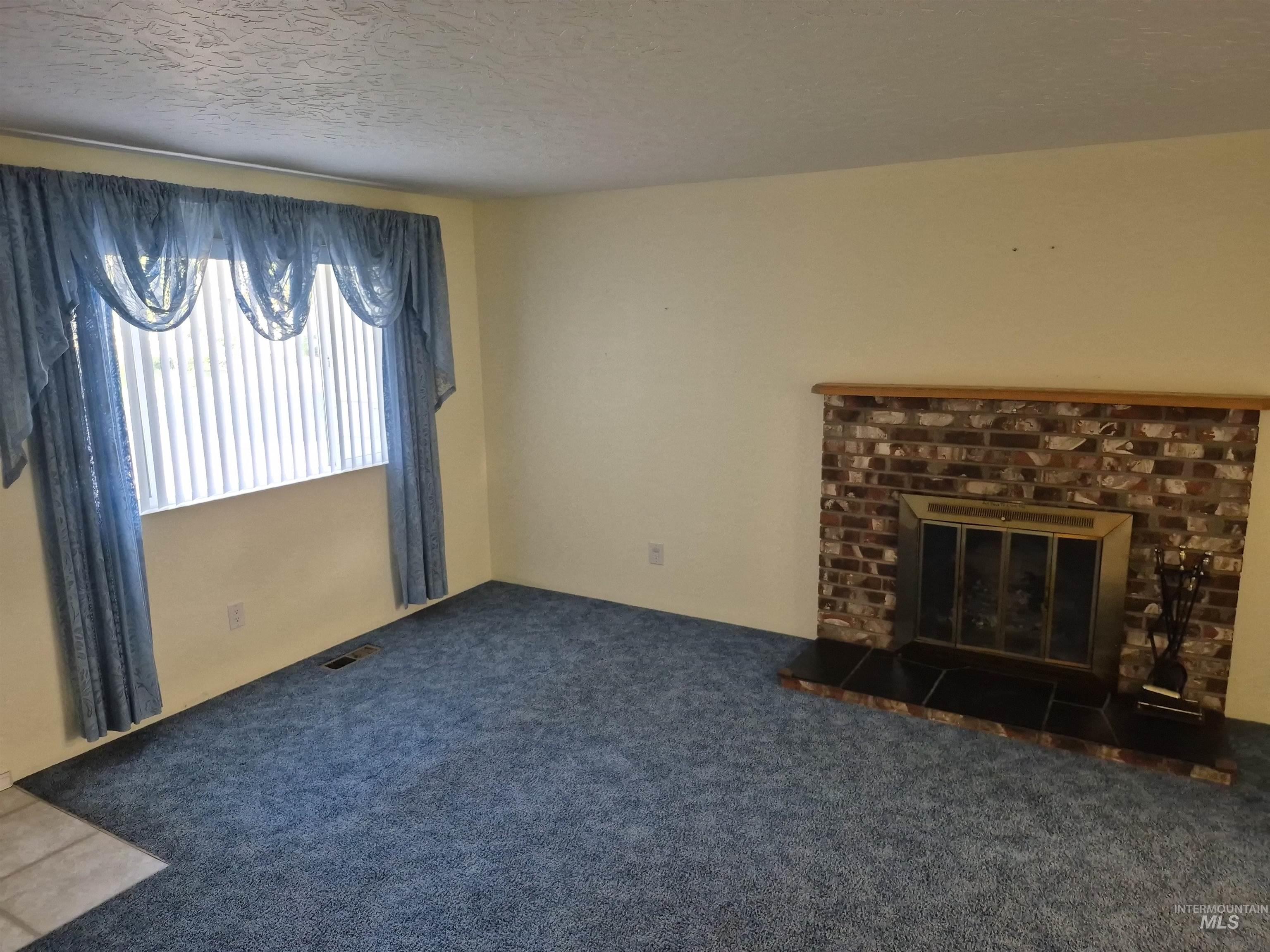 3811 13th Street D, Lewiston, Idaho 83501, 4 Bedrooms, 2 Bathrooms, Residential For Sale, Price $359,000,MLS 98996940