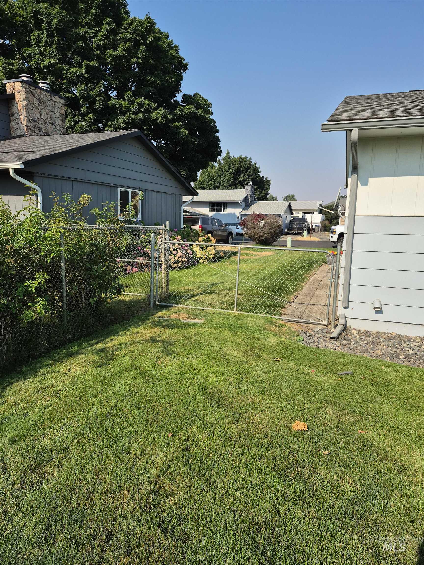 3811 13th Street D, Lewiston, Idaho 83501, 4 Bedrooms, 2 Bathrooms, Residential For Sale, Price $359,000,MLS 98996940