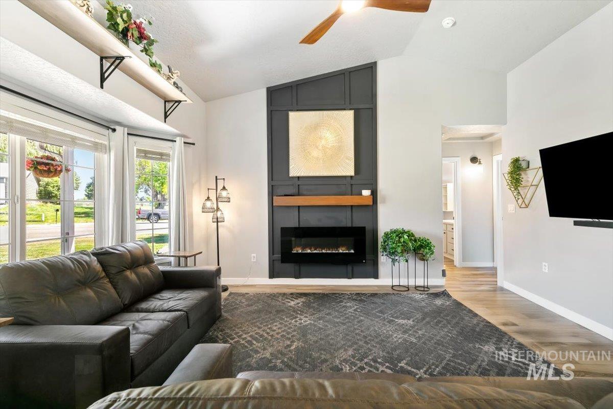 3309 Robinhood Loop, Nampa, Idaho 83687, 3 Bedrooms, 2 Bathrooms, Residential For Sale, Price $399,900,MLS 98996941