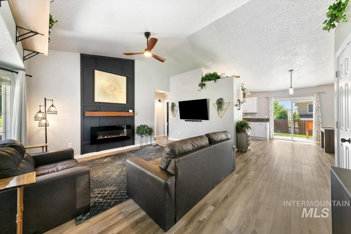 3309 Robinhood Loop, Nampa, Idaho 83687, 3 Bedrooms, 2 Bathrooms, Residential For Sale, Price $399,900,MLS 98996941