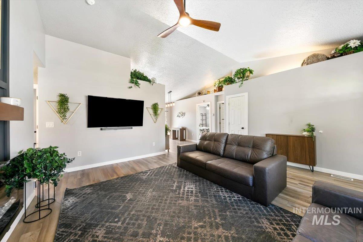 3309 Robinhood Loop, Nampa, Idaho 83687, 3 Bedrooms, 2 Bathrooms, Residential For Sale, Price $399,900,MLS 98996941