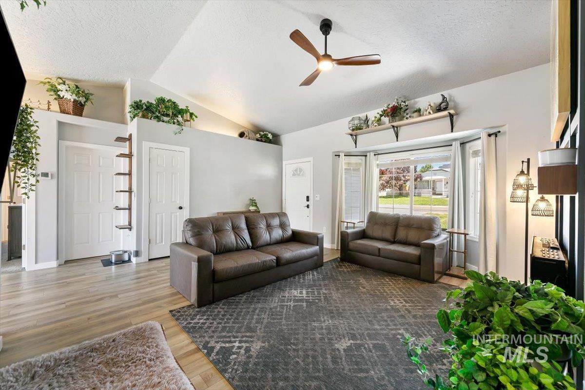 3309 Robinhood Loop, Nampa, Idaho 83687, 3 Bedrooms, 2 Bathrooms, Residential For Sale, Price $399,900,MLS 98996941