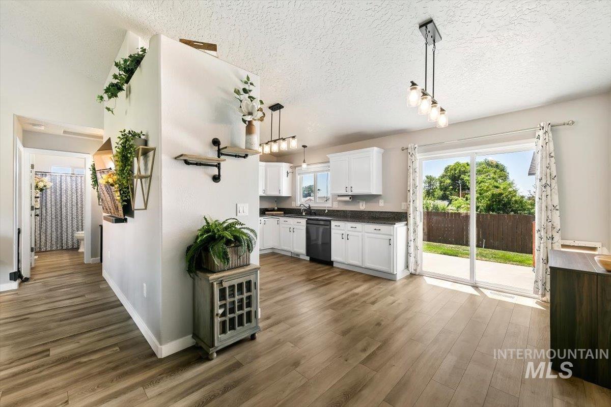 3309 Robinhood Loop, Nampa, Idaho 83687, 3 Bedrooms, 2 Bathrooms, Residential For Sale, Price $399,900,MLS 98996941
