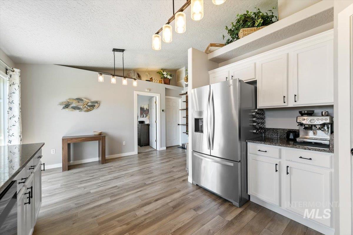 3309 Robinhood Loop, Nampa, Idaho 83687, 3 Bedrooms, 2 Bathrooms, Residential For Sale, Price $399,900,MLS 98996941