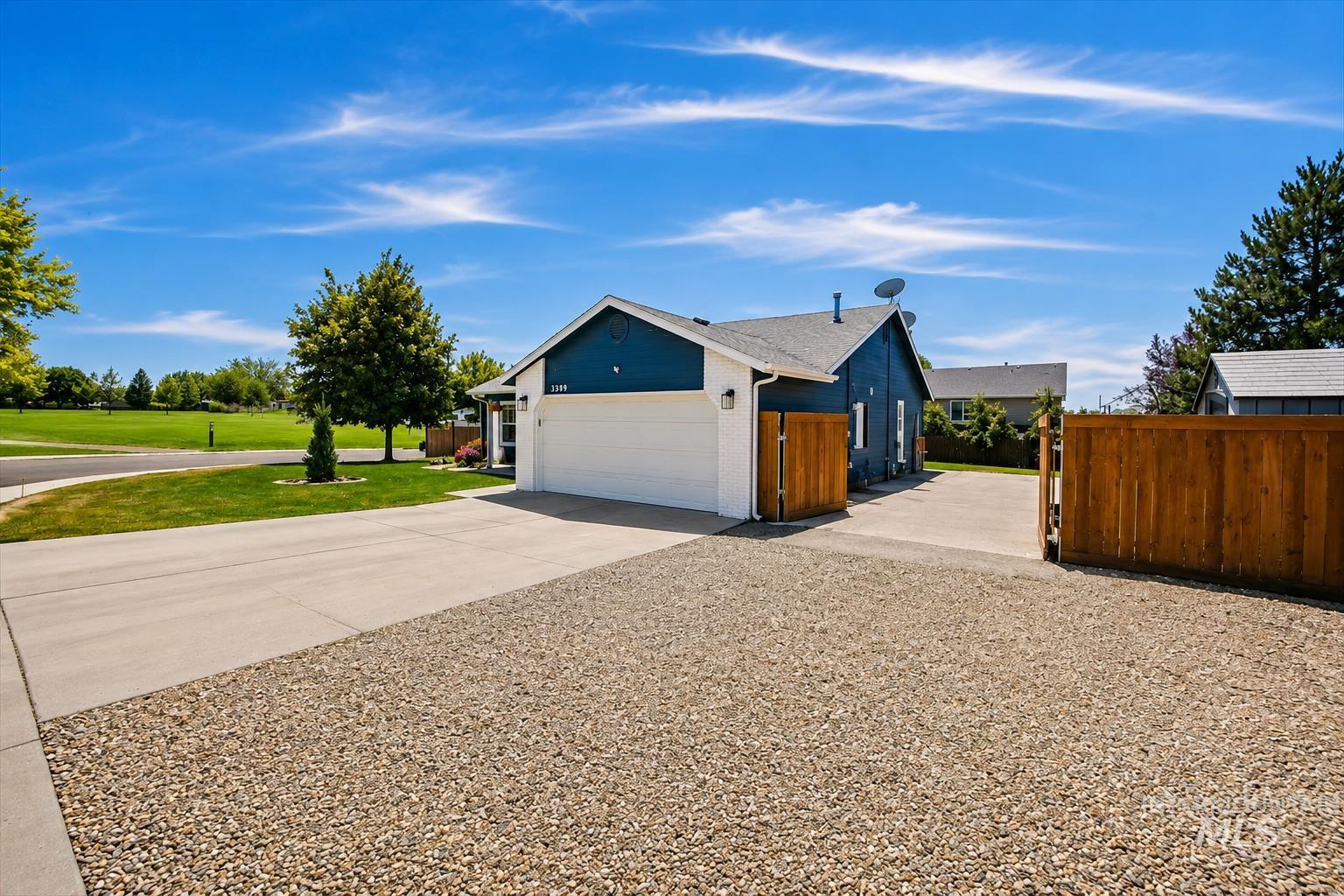 3309 Robinhood Loop, Nampa, Idaho 83687, 3 Bedrooms, 2 Bathrooms, Residential For Sale, Price $399,900,MLS 98996941