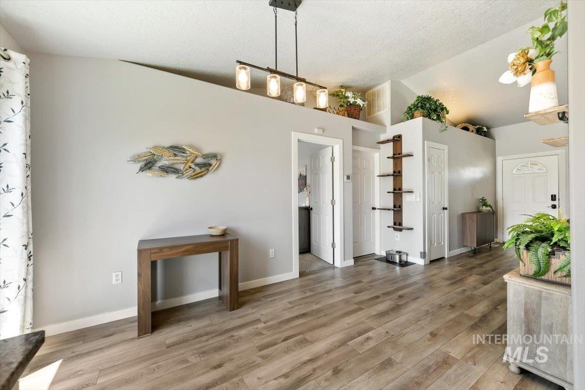 3309 Robinhood Loop, Nampa, Idaho 83687, 3 Bedrooms, 2 Bathrooms, Residential For Sale, Price $399,900,MLS 98996941