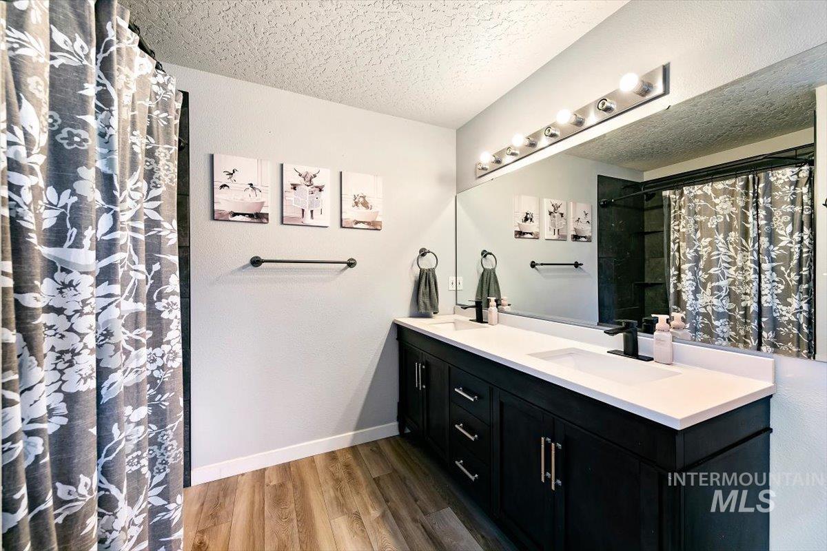 3309 Robinhood Loop, Nampa, Idaho 83687, 3 Bedrooms, 2 Bathrooms, Residential For Sale, Price $399,900,MLS 98996941