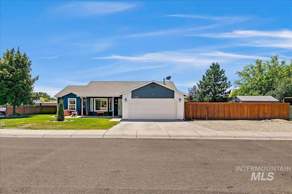 3309 Robinhood Loop, Nampa, Idaho 83687, 3 Bedrooms, 2 Bathrooms, Residential For Sale, Price $399,900,MLS 98996941