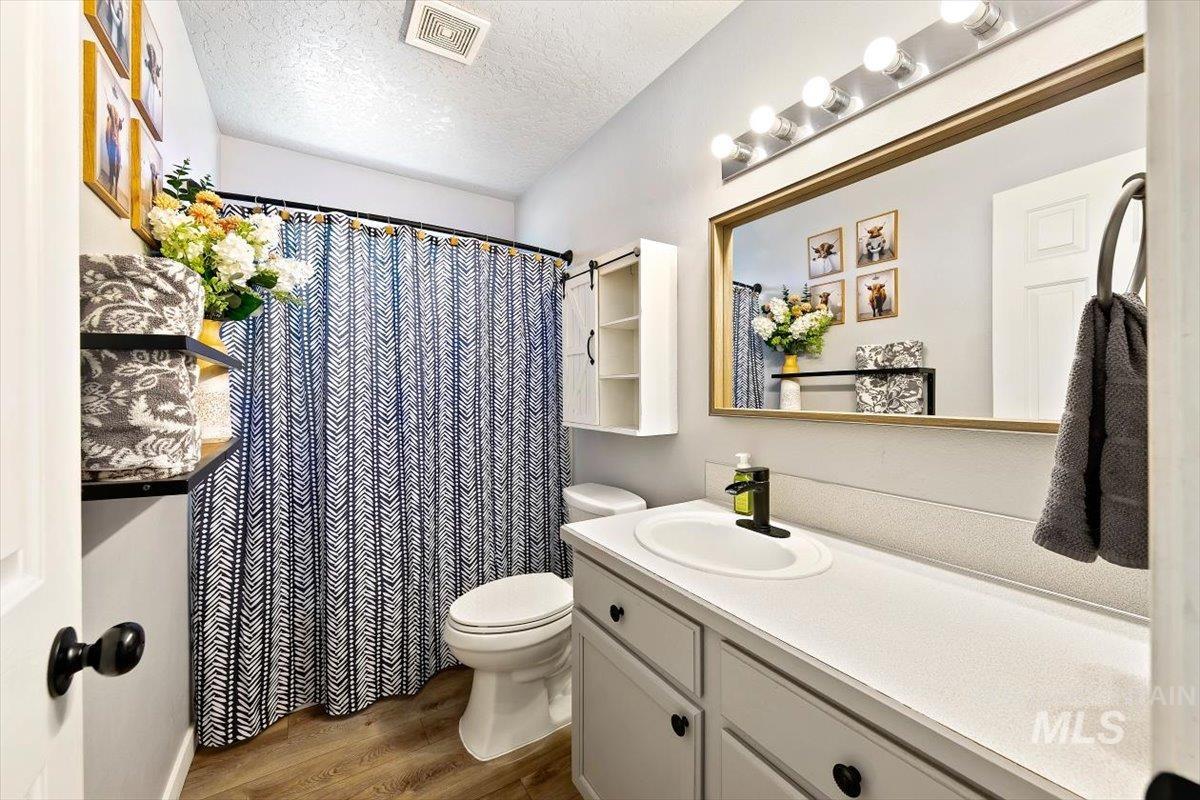 3309 Robinhood Loop, Nampa, Idaho 83687, 3 Bedrooms, 2 Bathrooms, Residential For Sale, Price $399,900,MLS 98996941