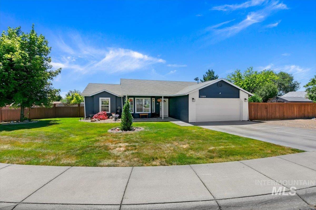 3309 Robinhood Loop, Nampa, Idaho 83687, 3 Bedrooms, 2 Bathrooms, Residential For Sale, Price $399,900,MLS 98996941