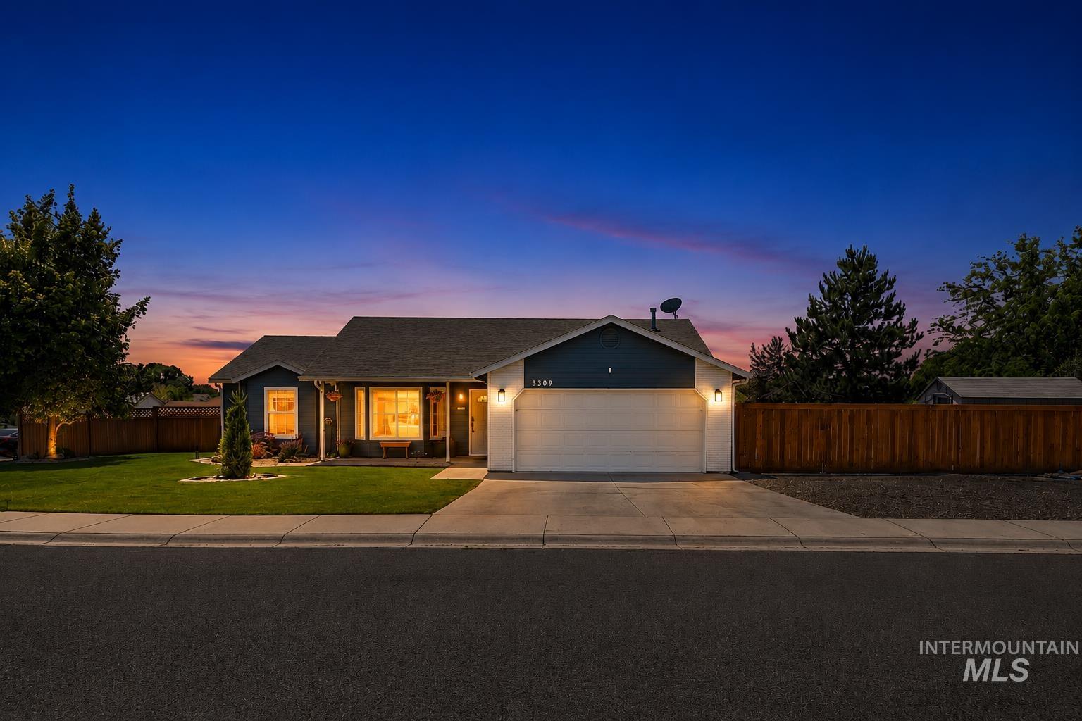 3309 Robinhood Loop, Nampa, Idaho 83687, 3 Bedrooms, 2 Bathrooms, Residential For Sale, Price $399,900,MLS 98996941