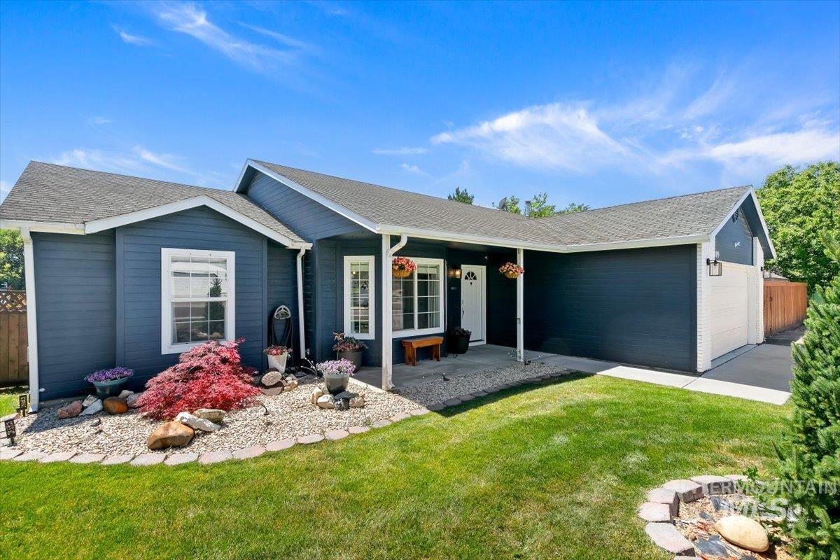 3309 Robinhood Loop, Nampa, Idaho 83687, 3 Bedrooms, 2 Bathrooms, Residential For Sale, Price $399,900,MLS 98996941