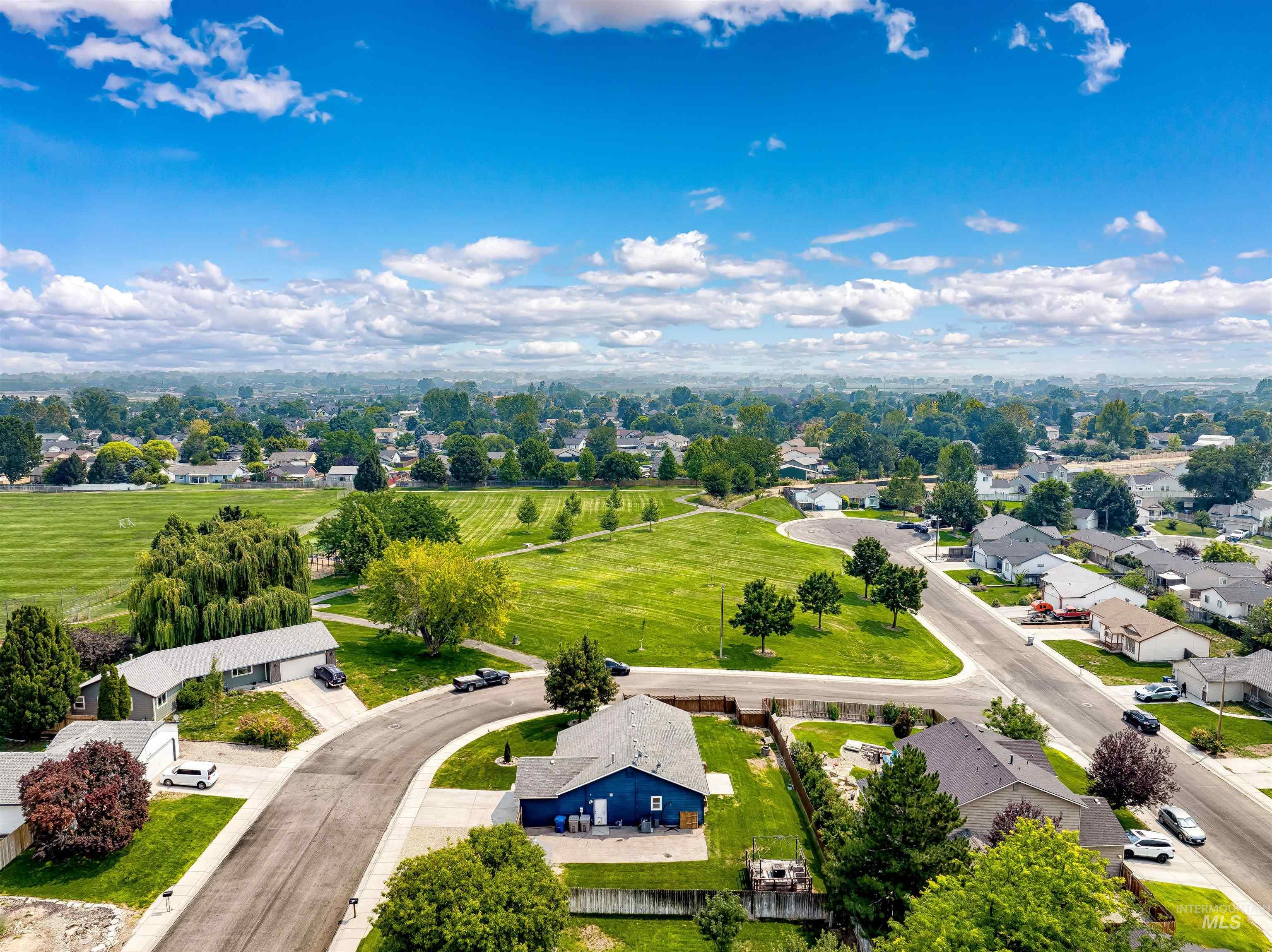 3309 Robinhood Loop, Nampa, Idaho 83687, 3 Bedrooms, 2 Bathrooms, Residential For Sale, Price $399,900,MLS 98996941