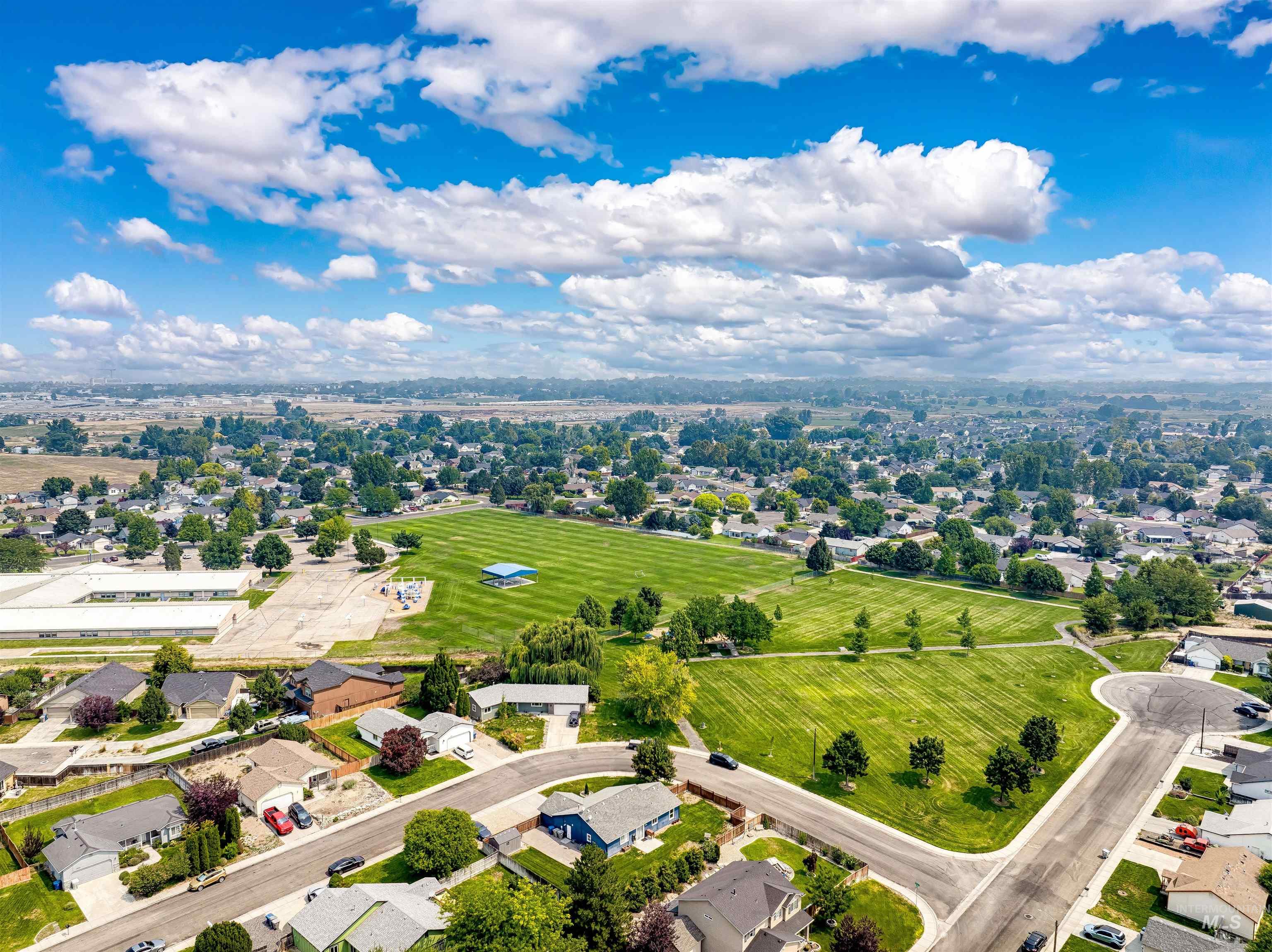 3309 Robinhood Loop, Nampa, Idaho 83687, 3 Bedrooms, 2 Bathrooms, Residential For Sale, Price $399,900,MLS 98996941