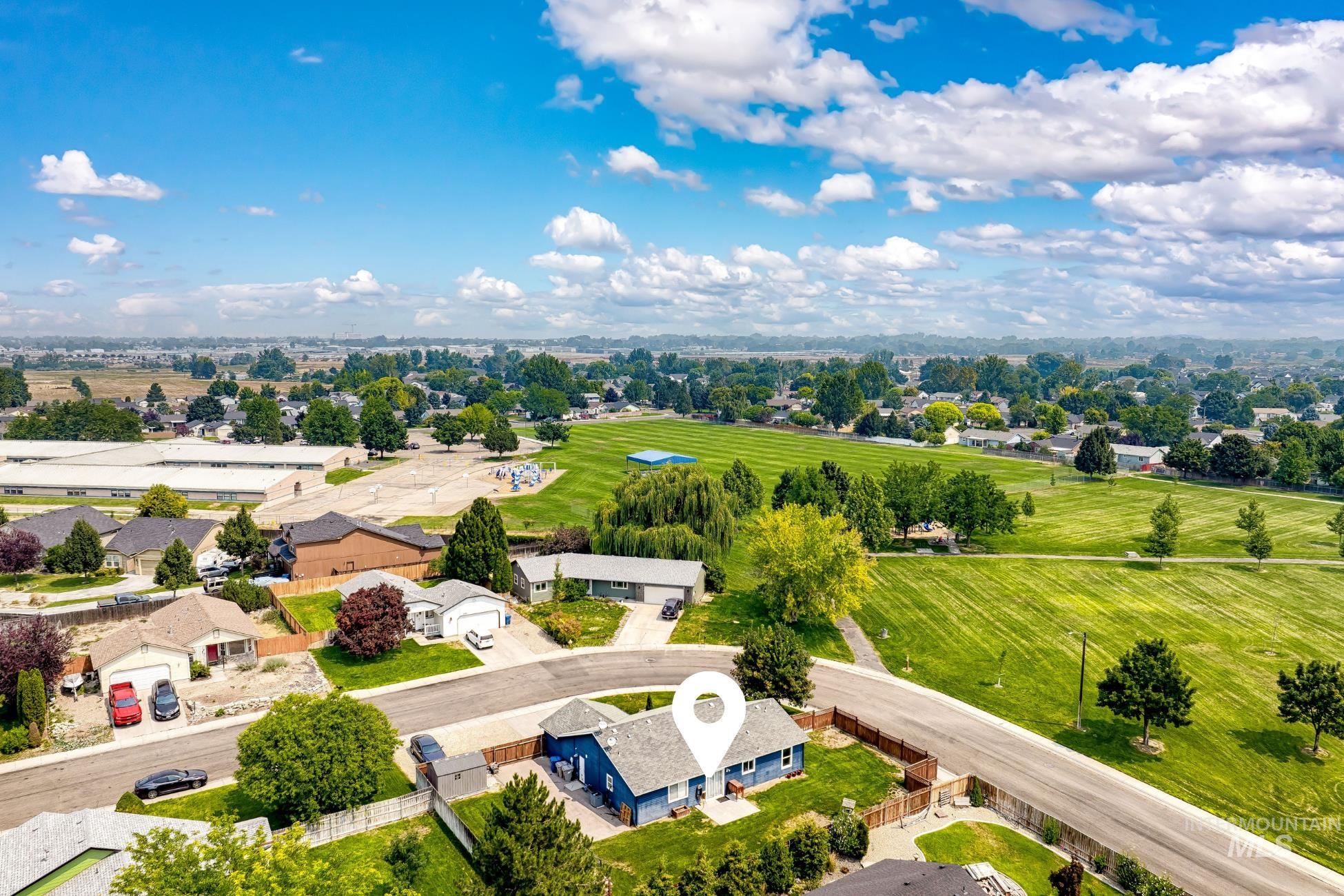 3309 Robinhood Loop, Nampa, Idaho 83687, 3 Bedrooms, 2 Bathrooms, Residential For Sale, Price $399,900,MLS 98996941
