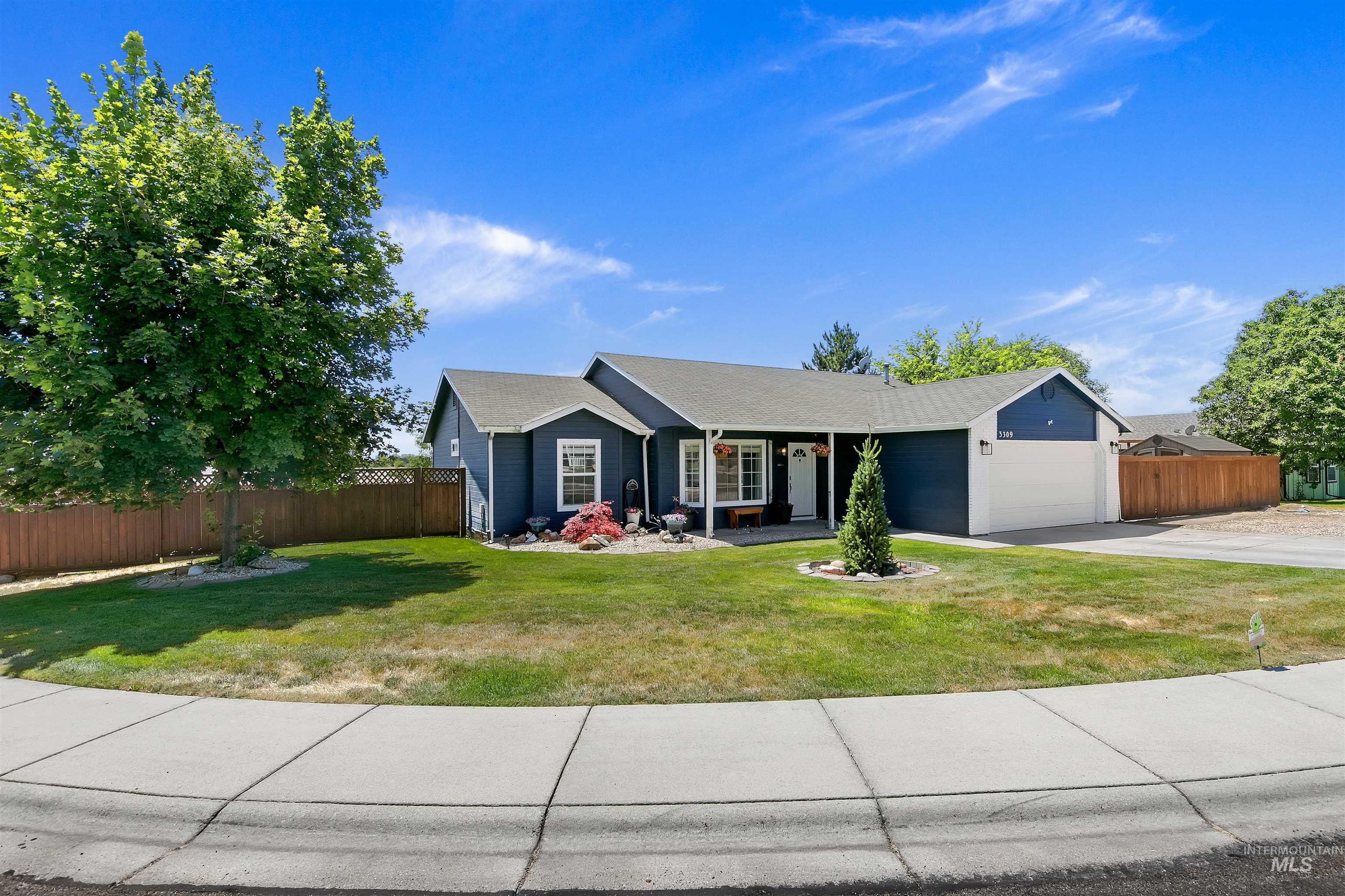 3309 Robinhood Loop, Nampa, Idaho 83687, 3 Bedrooms, 2 Bathrooms, Residential For Sale, Price $399,900,MLS 98996941