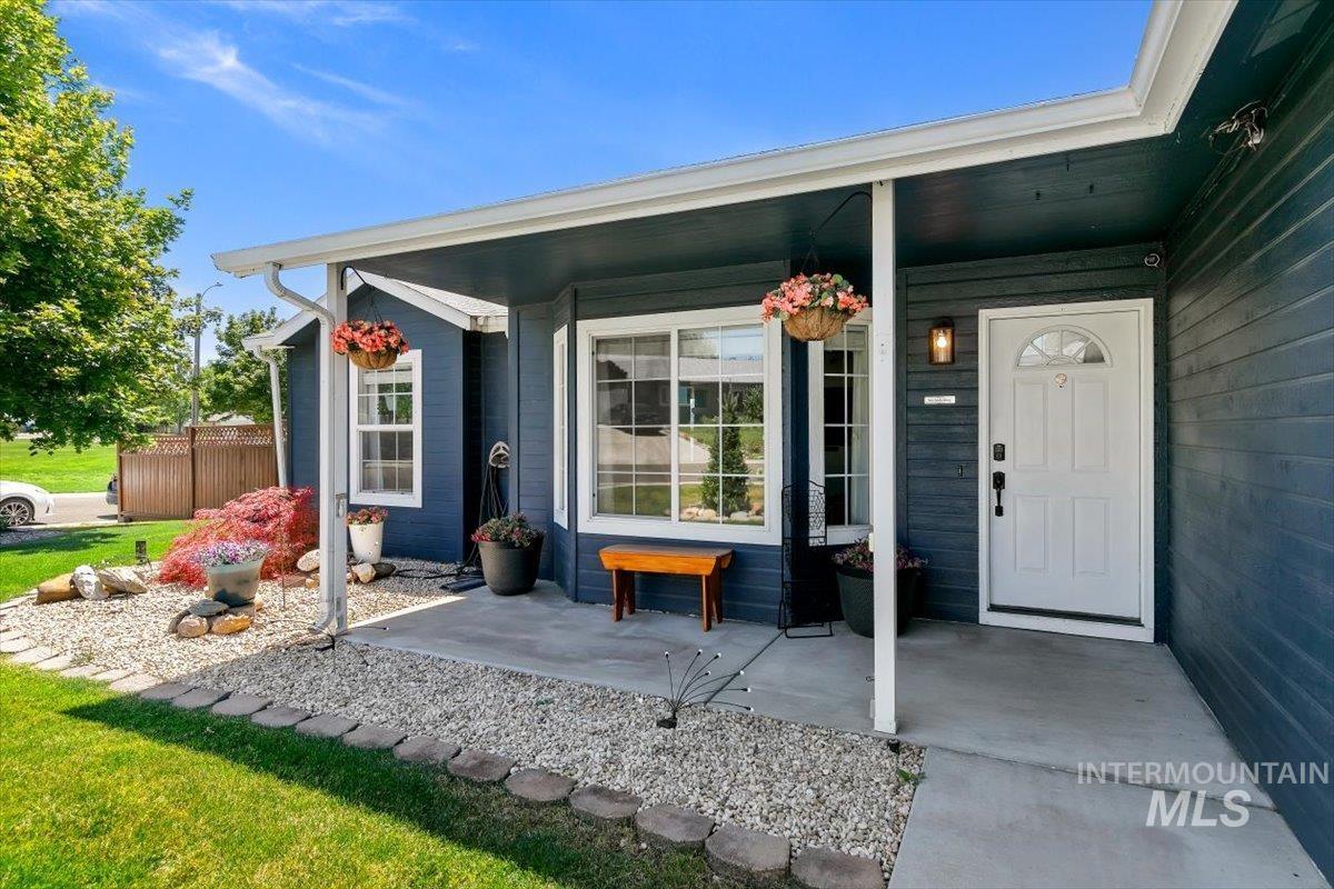 3309 Robinhood Loop, Nampa, Idaho 83687, 3 Bedrooms, 2 Bathrooms, Residential For Sale, Price $399,900,MLS 98996941