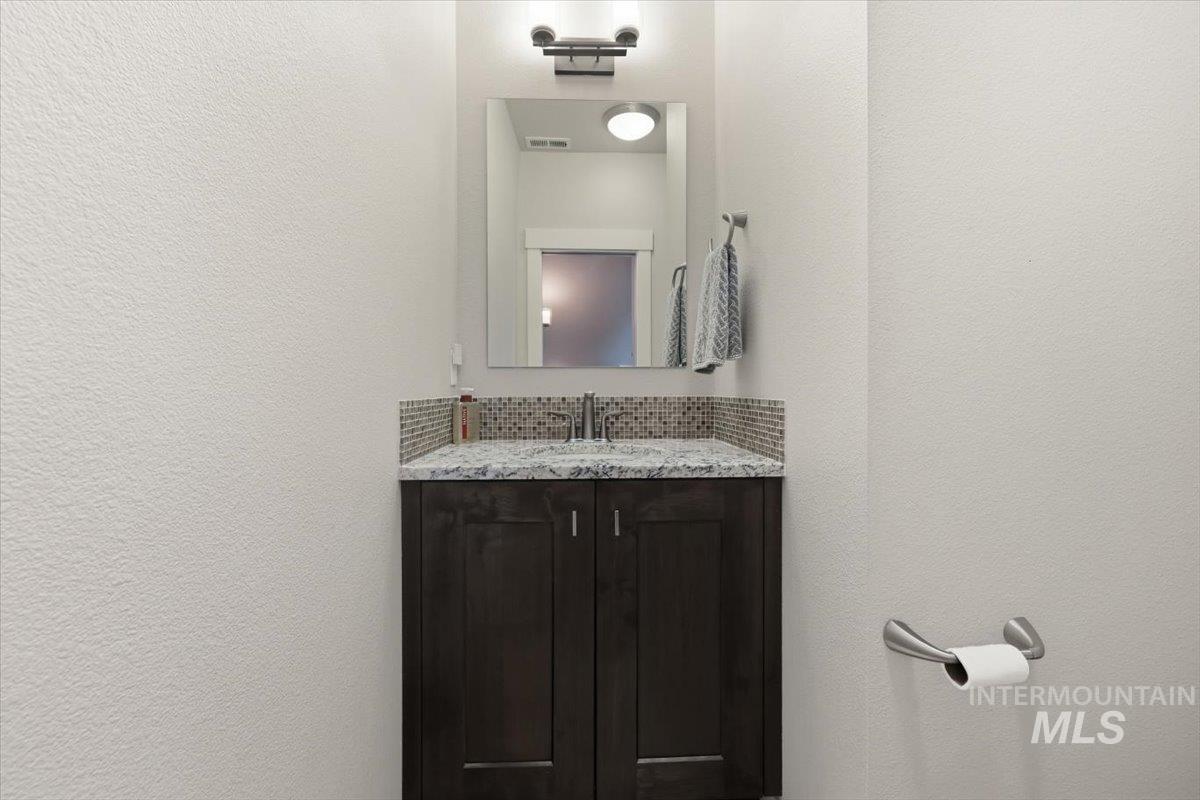 3244 E Thoroughbred Ln, Boise, Idaho 83716, 3 Bedrooms, 2.5 Bathrooms, Residential For Sale, Price $670,000,MLS 98996942