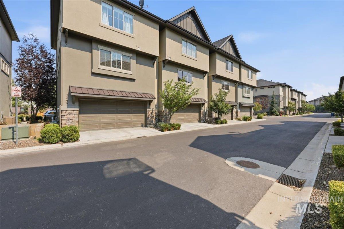 3244 E Thoroughbred Ln, Boise, Idaho 83716, 3 Bedrooms, 2.5 Bathrooms, Residential For Sale, Price $670,000,MLS 98996942