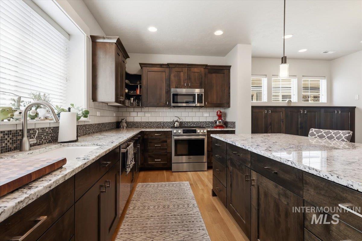 3244 E Thoroughbred Ln, Boise, Idaho 83716, 3 Bedrooms, 2.5 Bathrooms, Residential For Sale, Price $670,000,MLS 98996942