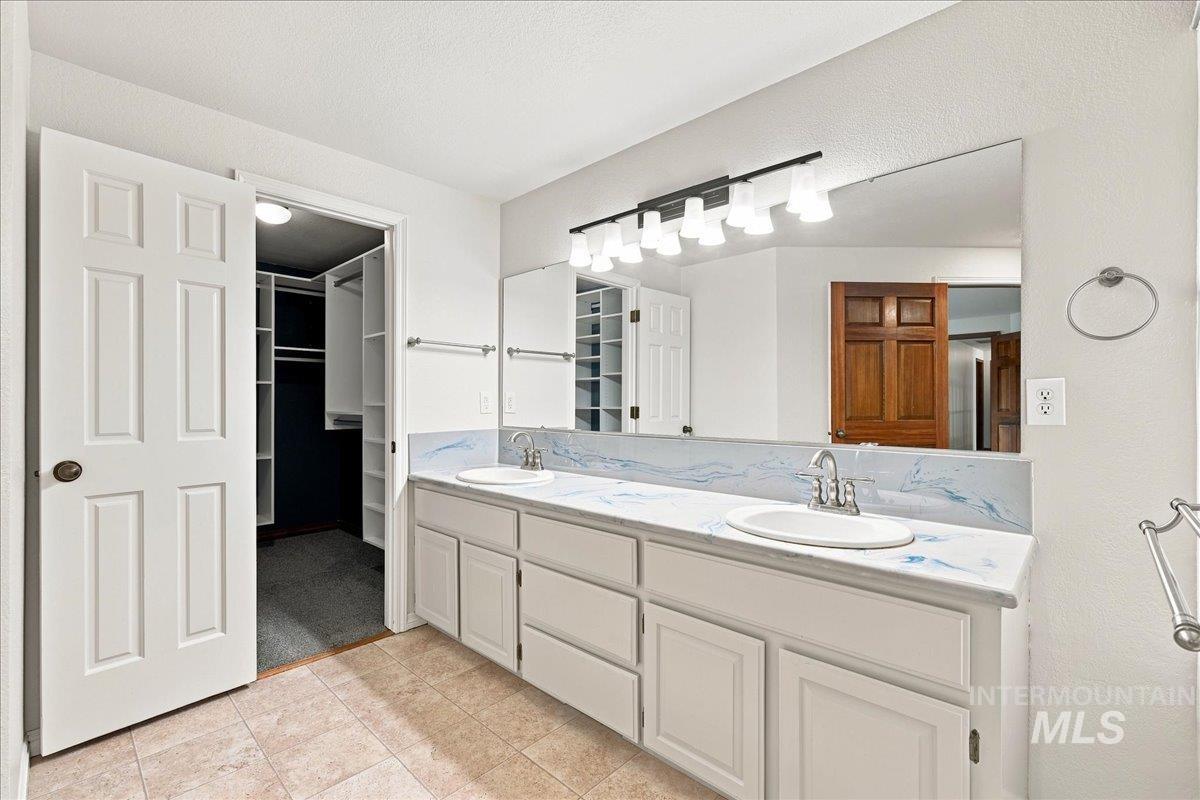 387 E Fairbrook Dr, Boise, Idaho 83706, 4 Bedrooms, 2.5 Bathrooms, Residential For Sale, Price $775,000,MLS 98996944