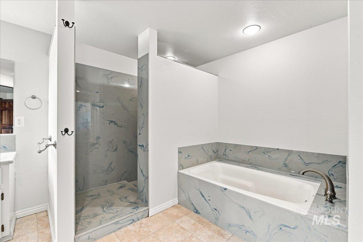 387 E Fairbrook Dr, Boise, Idaho 83706, 4 Bedrooms, 2.5 Bathrooms, Residential For Sale, Price $775,000,MLS 98996944