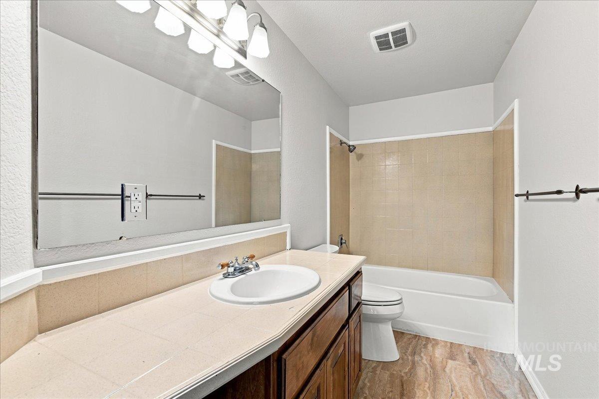 387 E Fairbrook Dr, Boise, Idaho 83706, 4 Bedrooms, 2.5 Bathrooms, Residential For Sale, Price $775,000,MLS 98996944