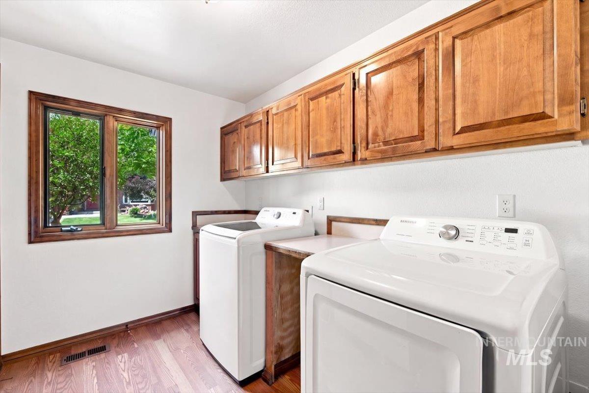 387 E Fairbrook Dr, Boise, Idaho 83706, 4 Bedrooms, 2.5 Bathrooms, Residential For Sale, Price $775,000,MLS 98996944