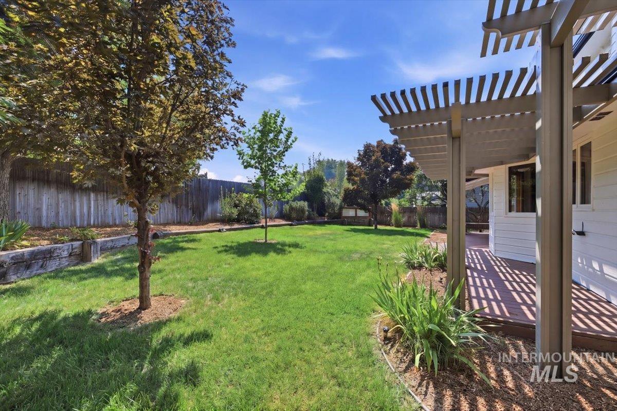 387 E Fairbrook Dr, Boise, Idaho 83706, 4 Bedrooms, 2.5 Bathrooms, Residential For Sale, Price $775,000,MLS 98996944