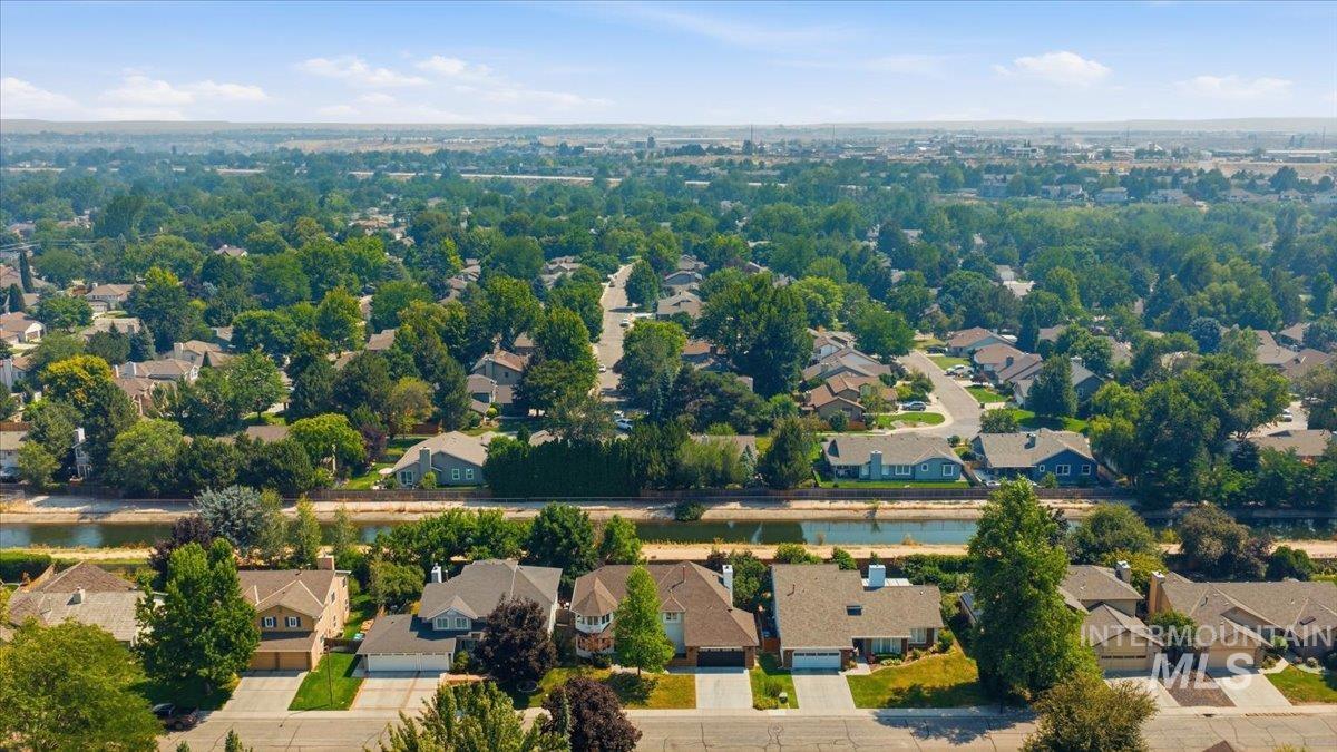 387 E Fairbrook Dr, Boise, Idaho 83706, 4 Bedrooms, 2.5 Bathrooms, Residential For Sale, Price $775,000,MLS 98996944